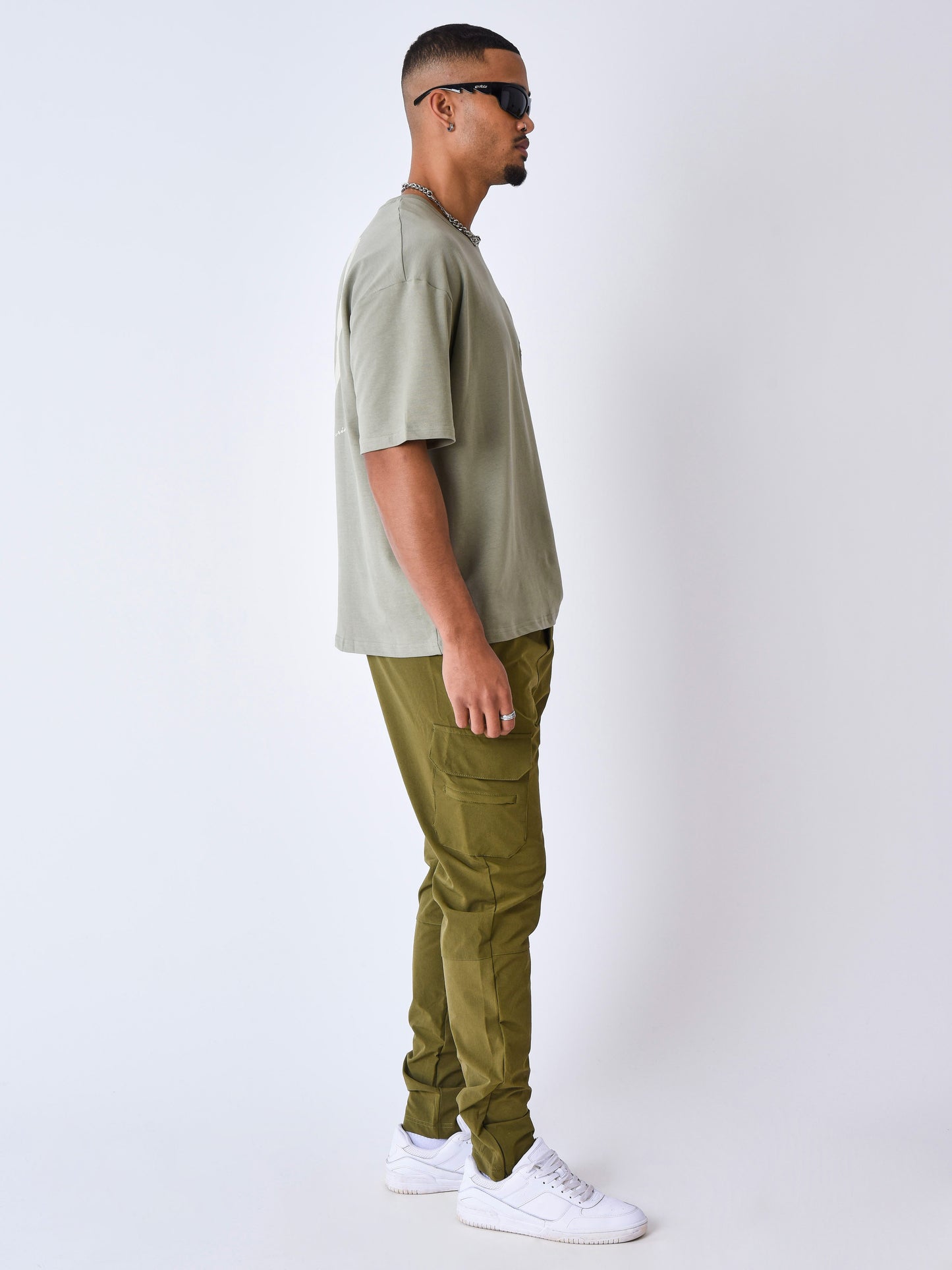 cargo-multi-poches-technique-kaki-modelshot