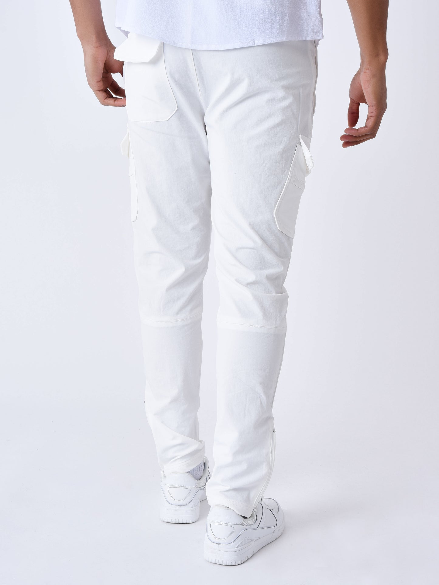 cargo--blanc-modelshot