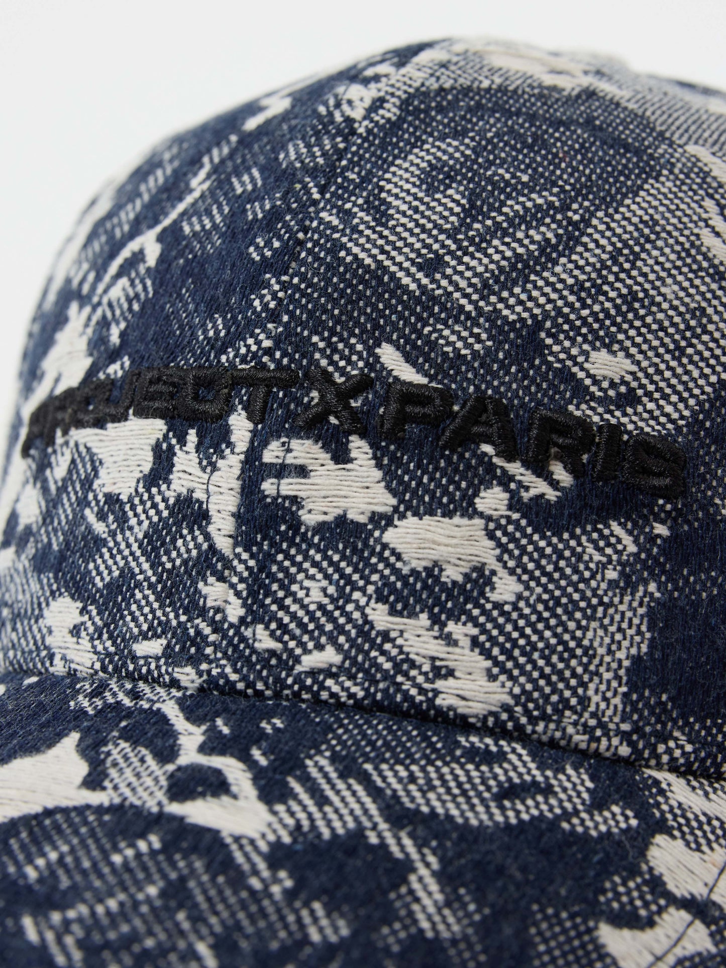 casquette-a-motif-abstrait-bleu