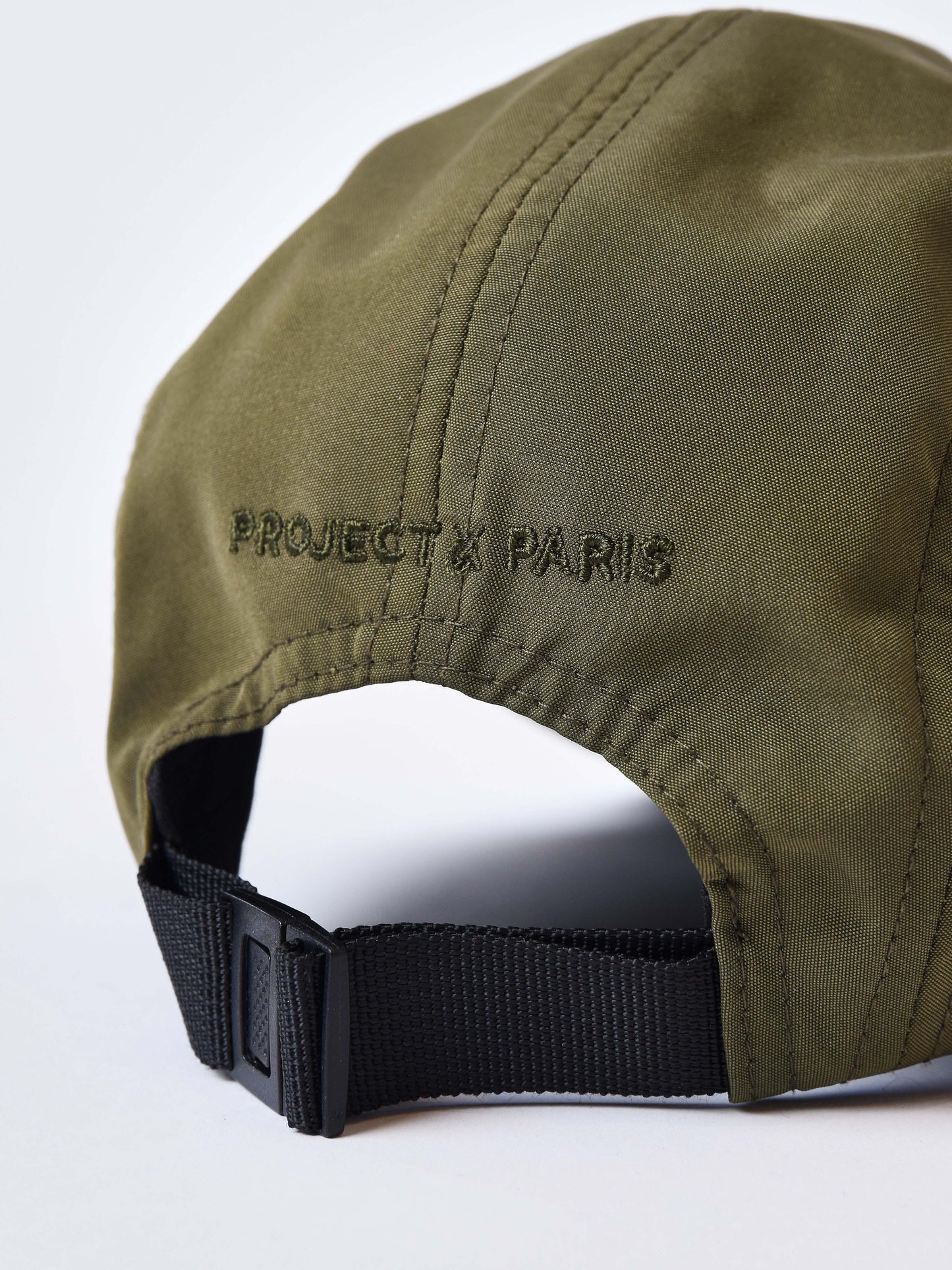 casquette-en-matiere-technique-olive-fonce