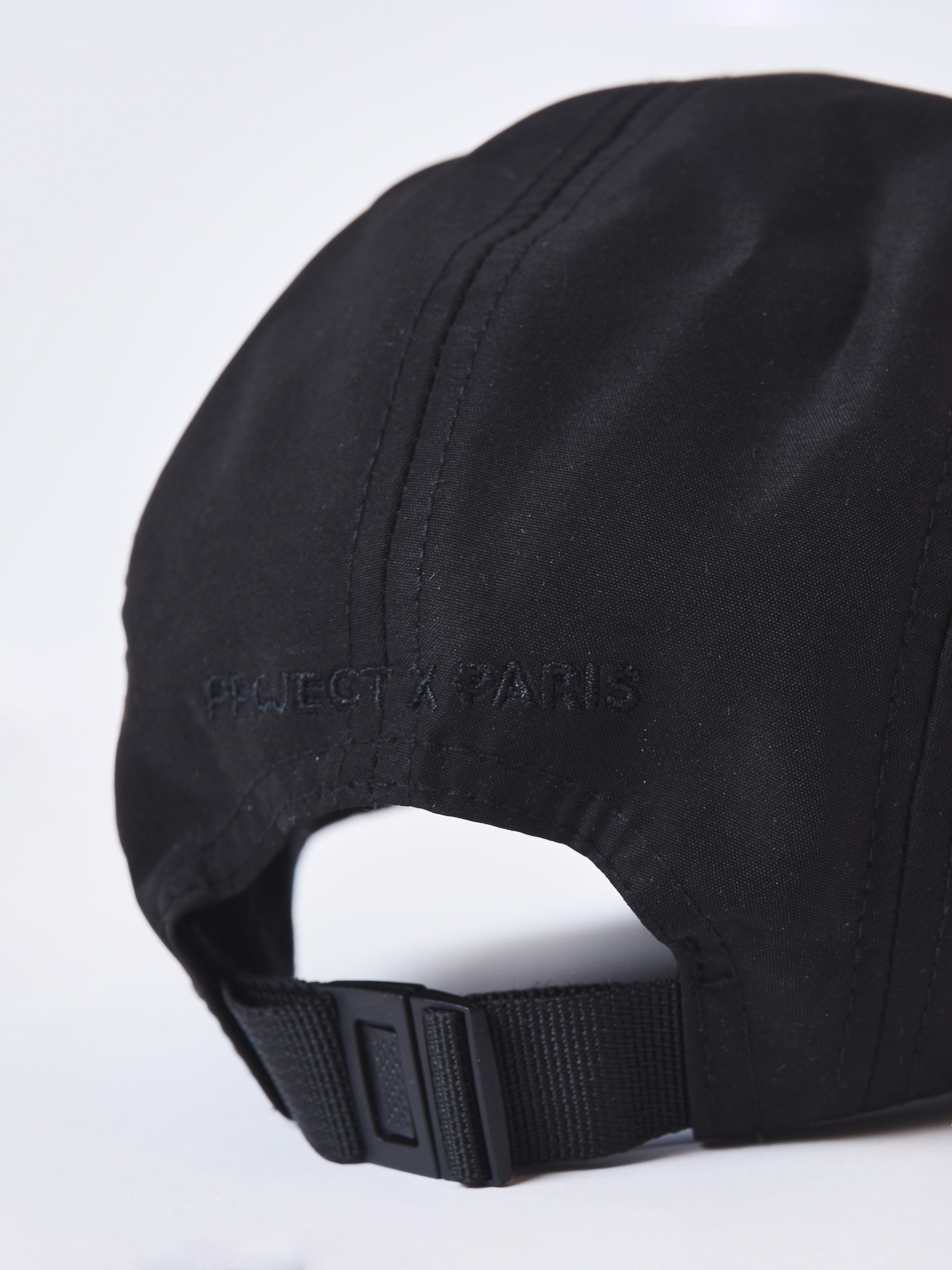 casquette-en-matiere-technique-noir