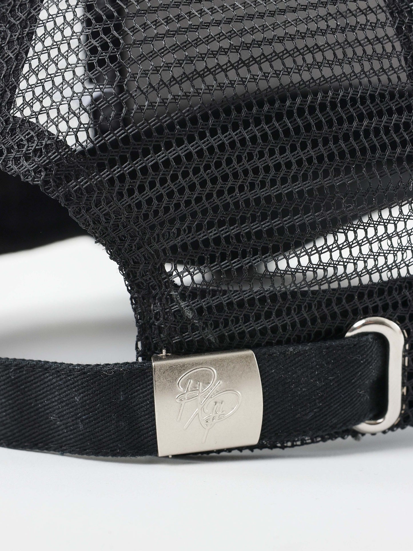casquette-filet-collaboration-kalash-noir-detailshot