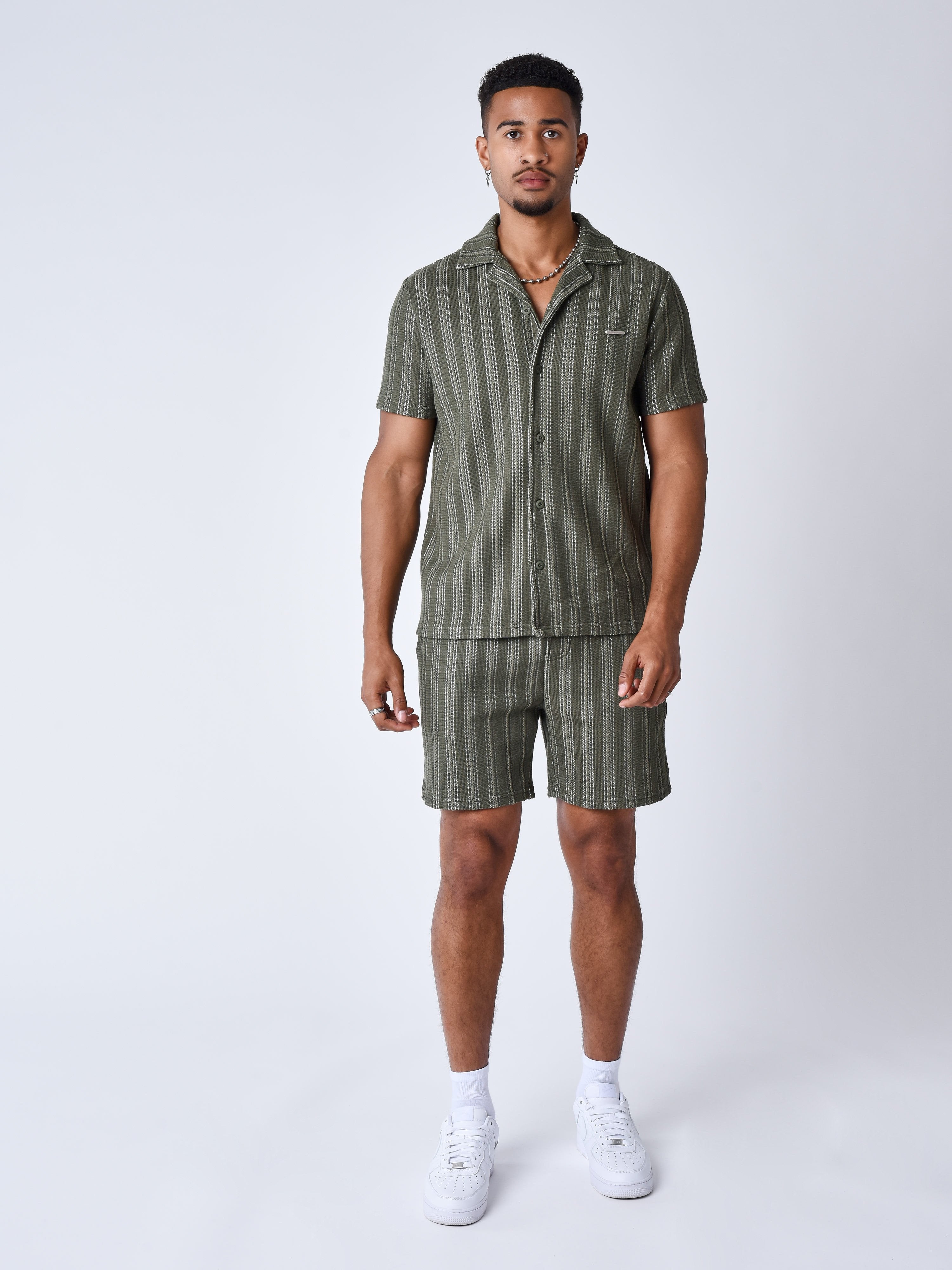 chemise-decontractee-en-maille-olive-fonce