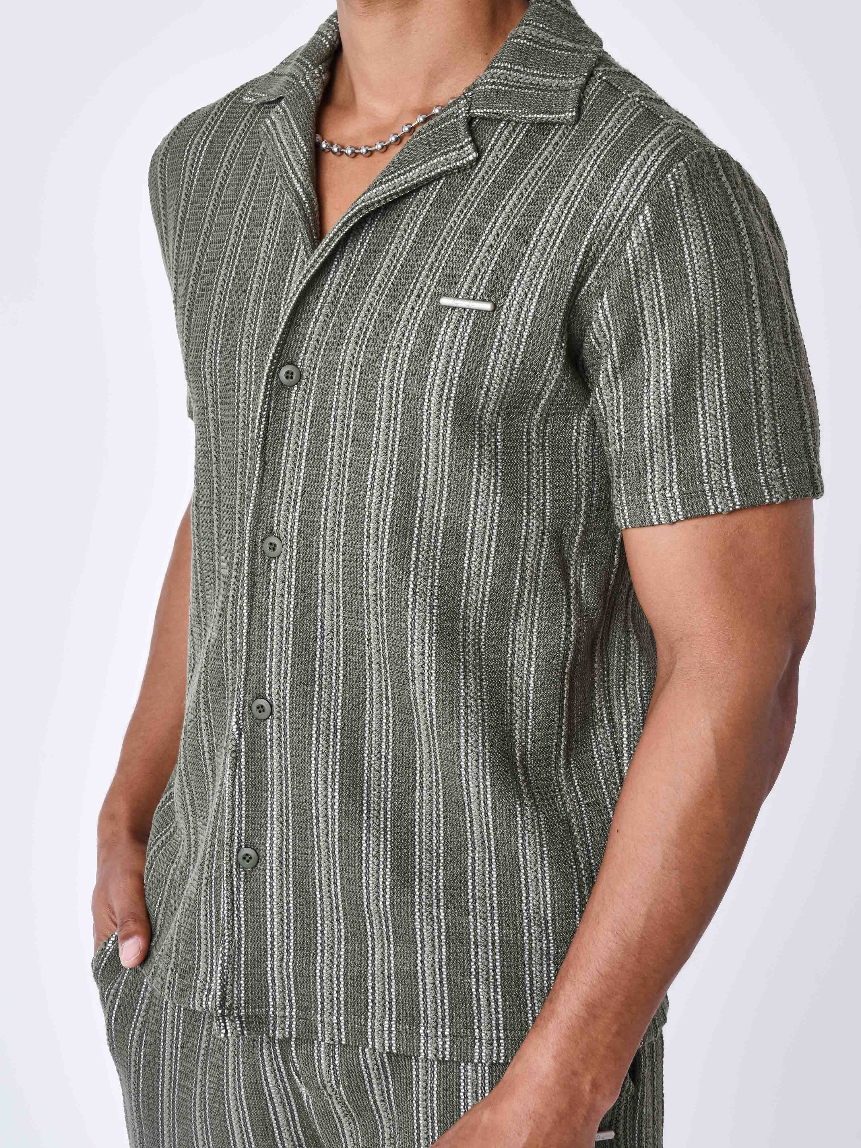 chemise-decontractee-en-maille-olive-fonce