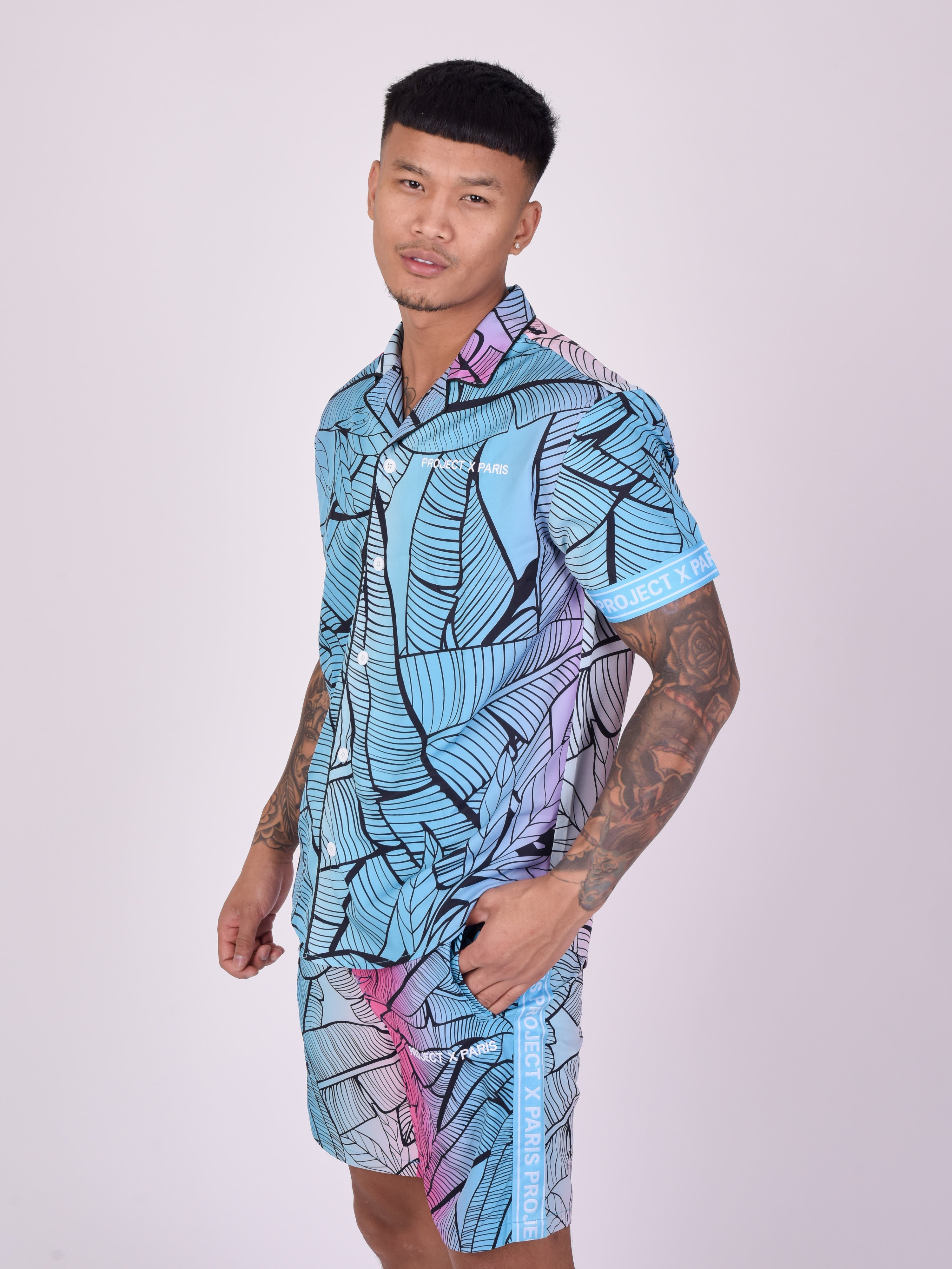 chemise-decontractee-imprime-tropical-avec-col-a-revers-bleu