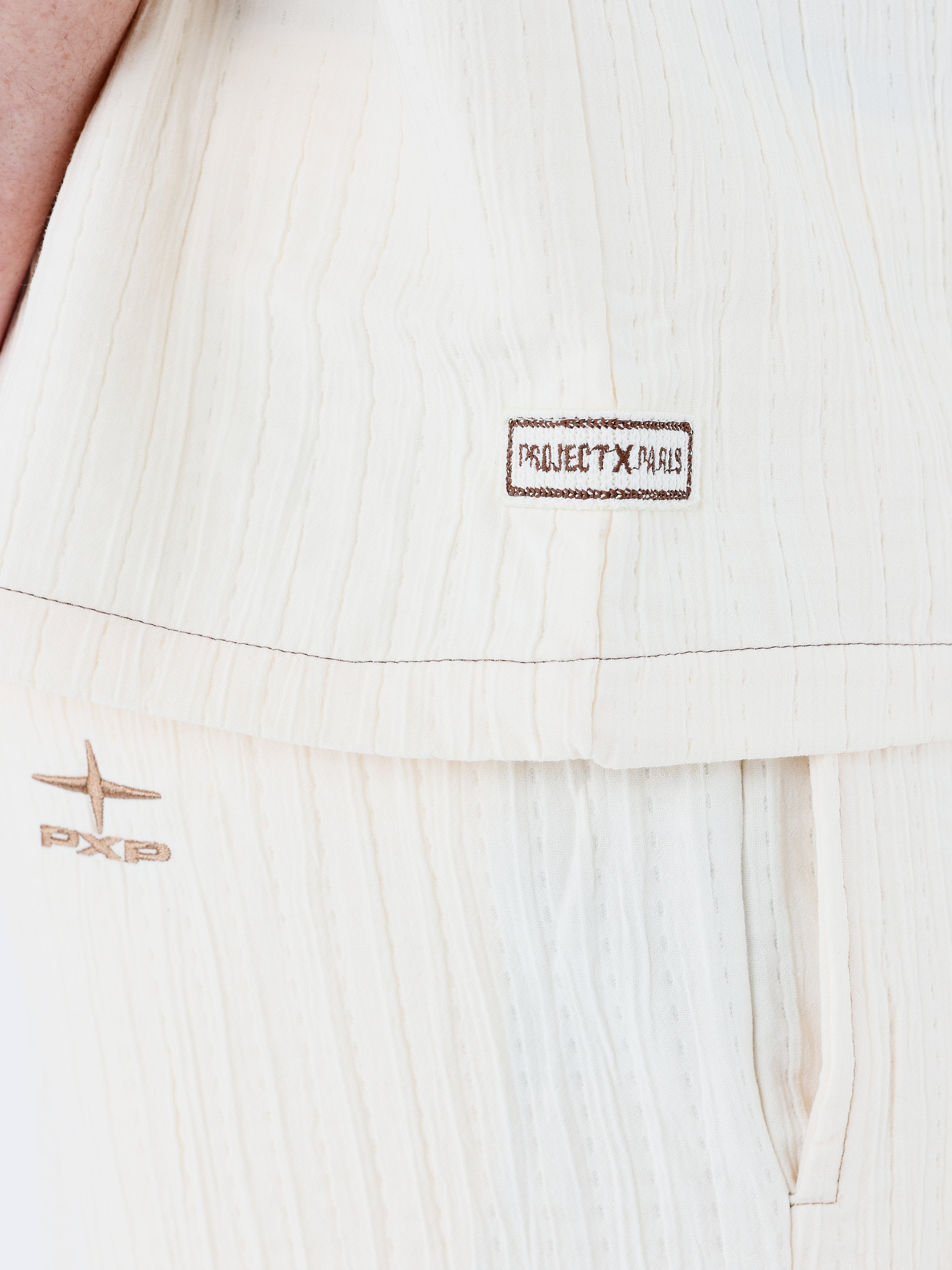 chemise-decontractee-plissee-craie