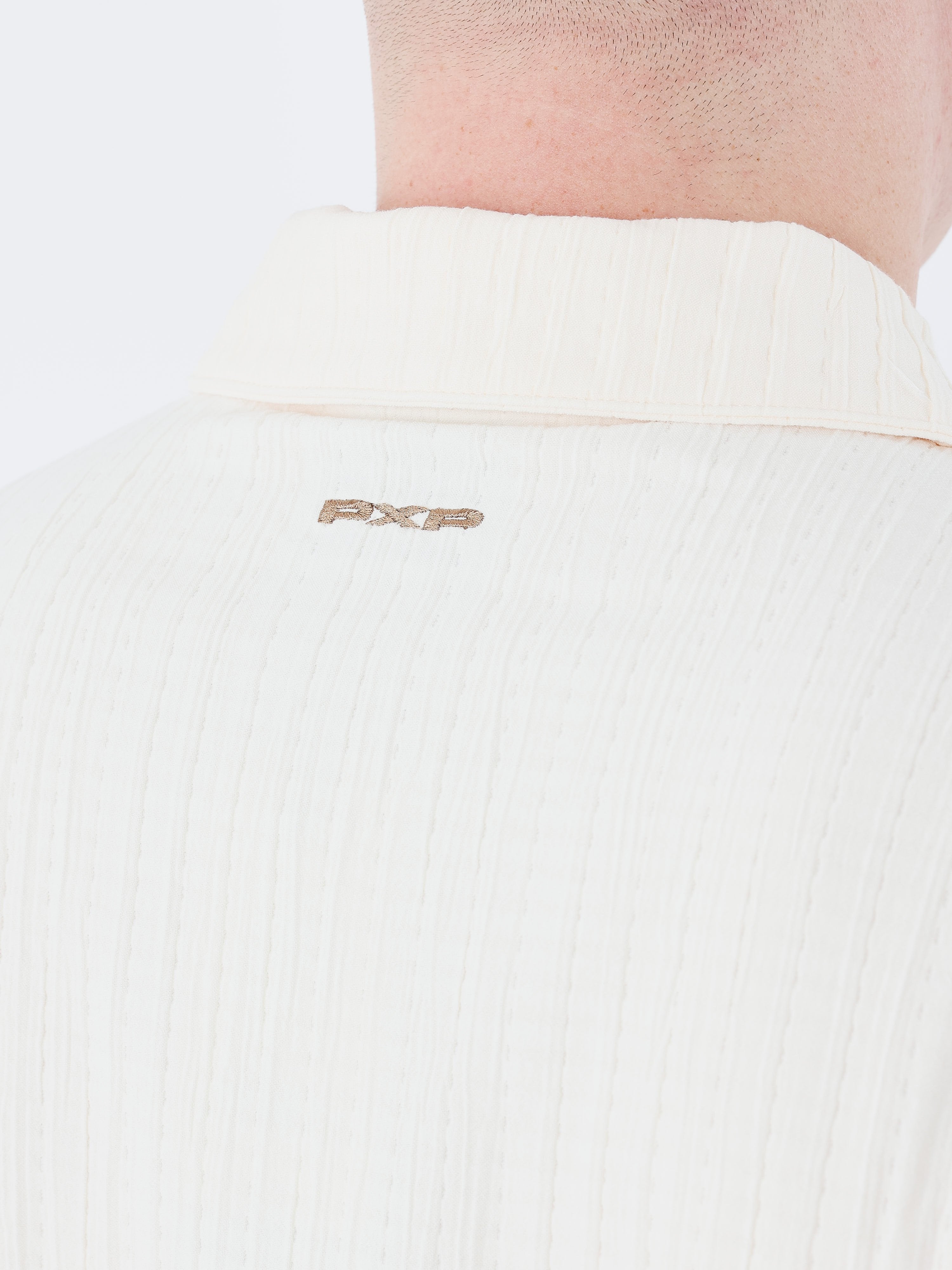 chemise-decontractee-plissee-craie