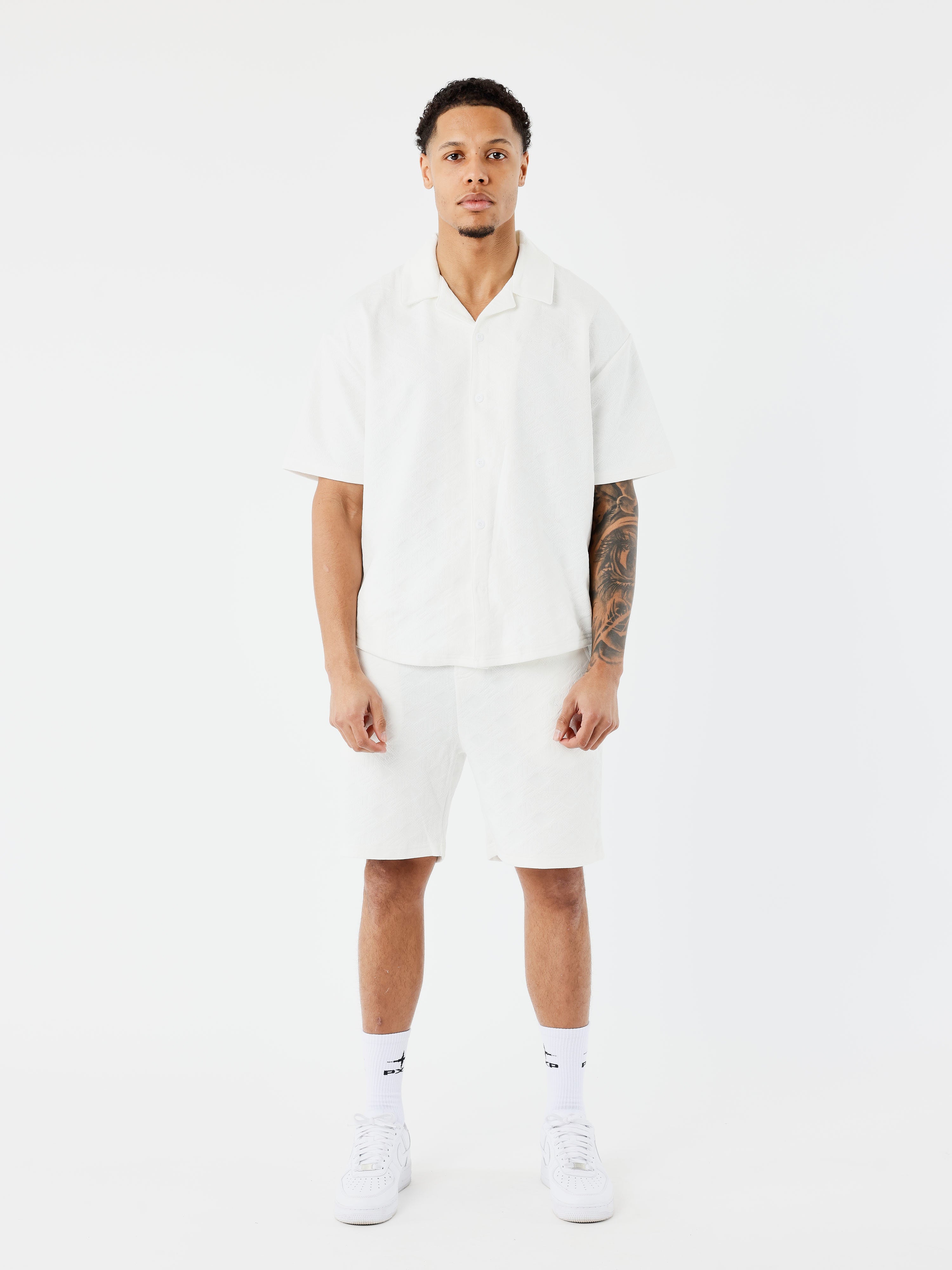 chemise-decontractee-texturee-blanc-modelshot