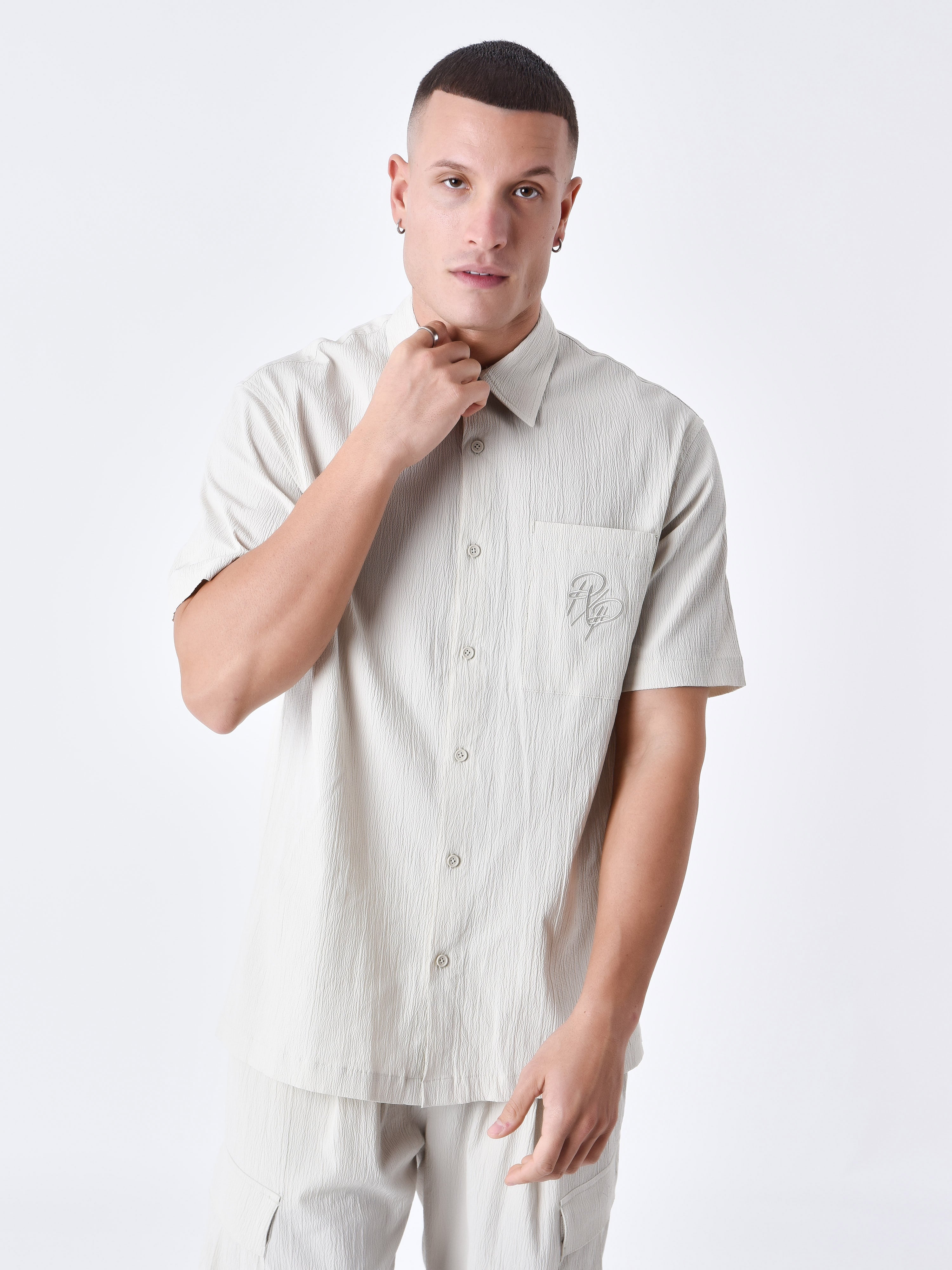 chemise-effet-froisse-a-poches-beige
