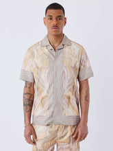 chemise-fluide-camel-modelshot