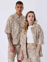 chemise-kalash-x-pxp-a-motifs-naturel-marron-modelshot