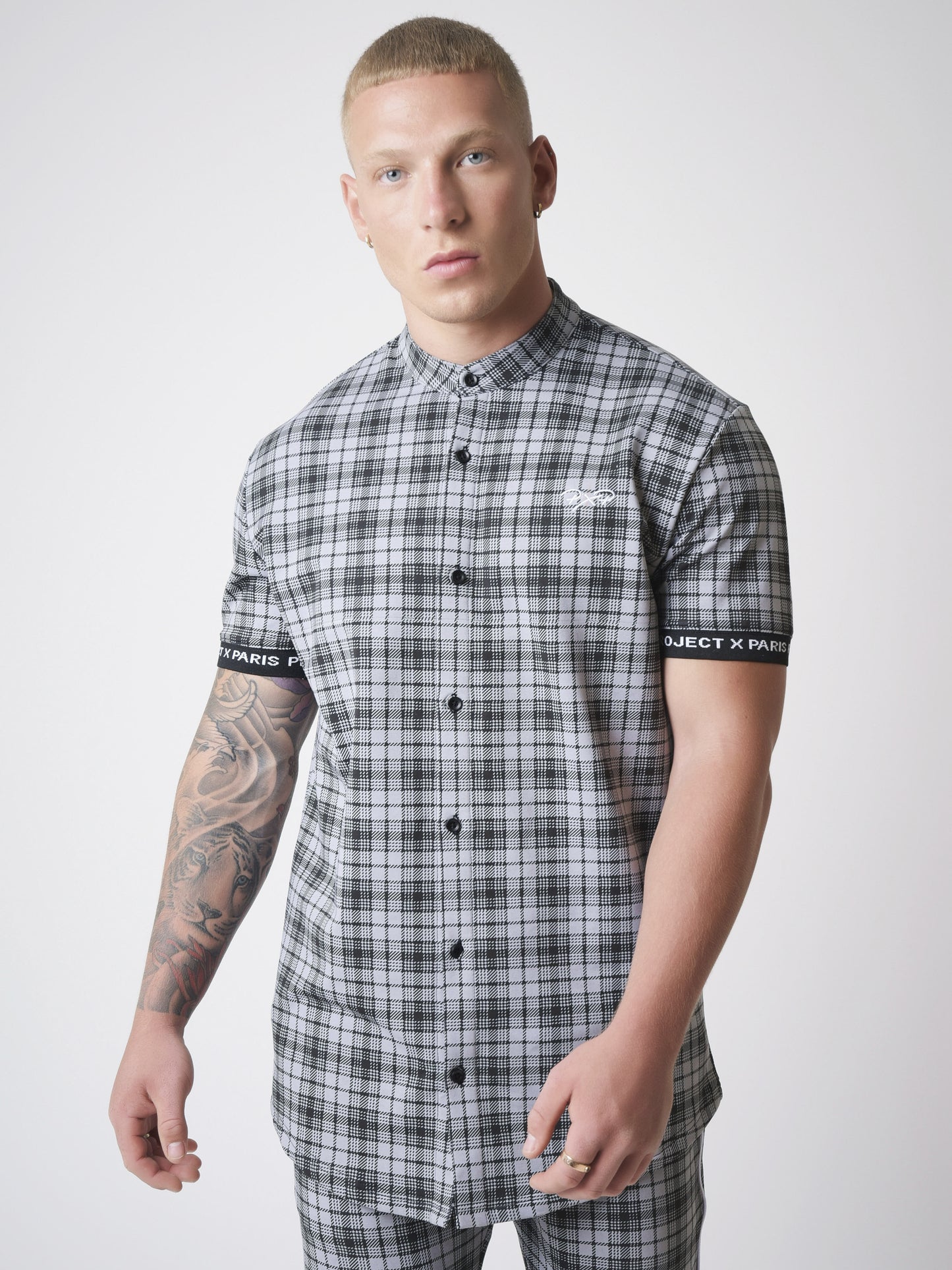 chemise-manches-courtes-elstiquees-a-carreaux-2010133-noir-modelshot