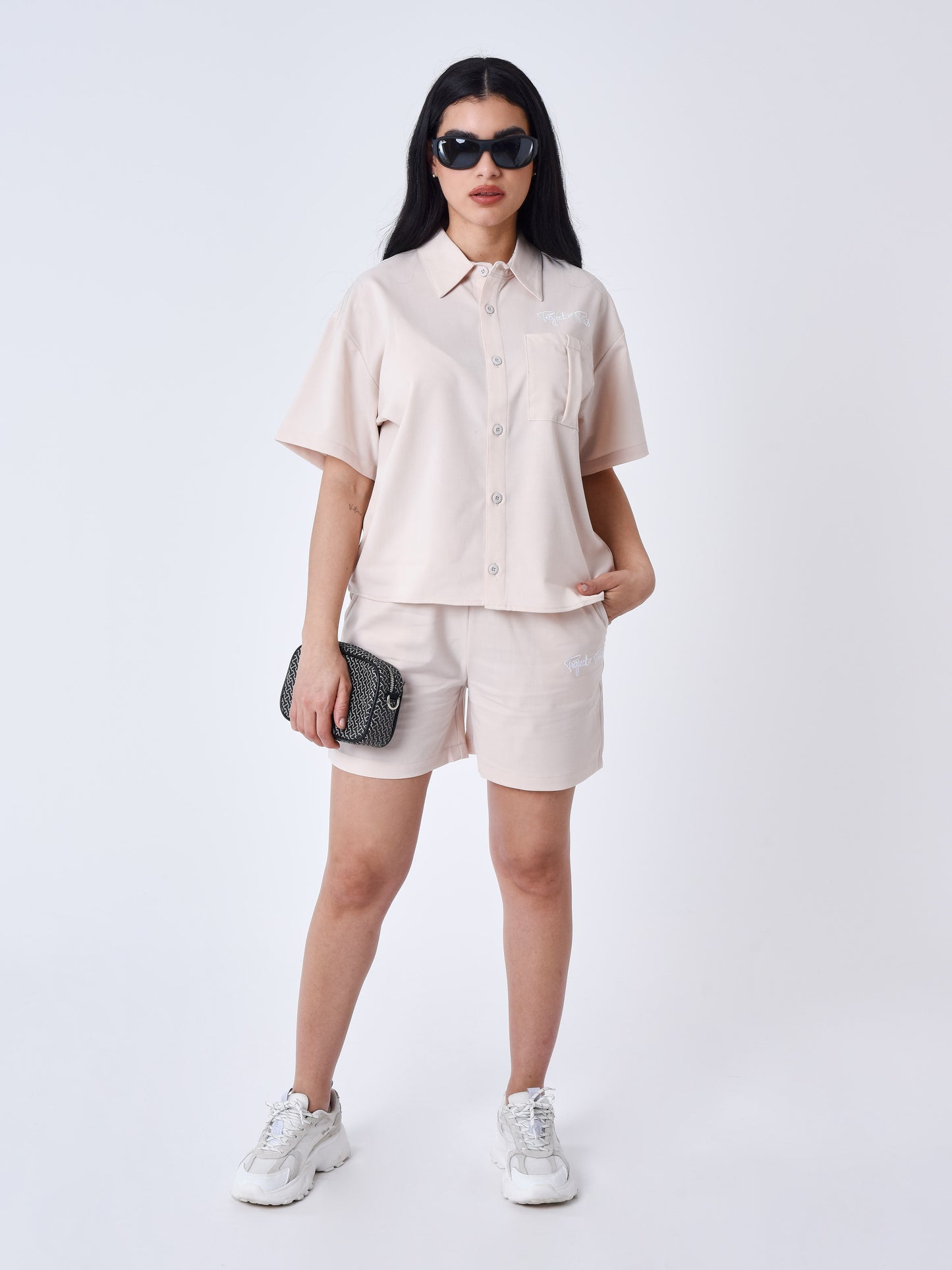 chemise-poche-poitrine-ivoire-modelshot