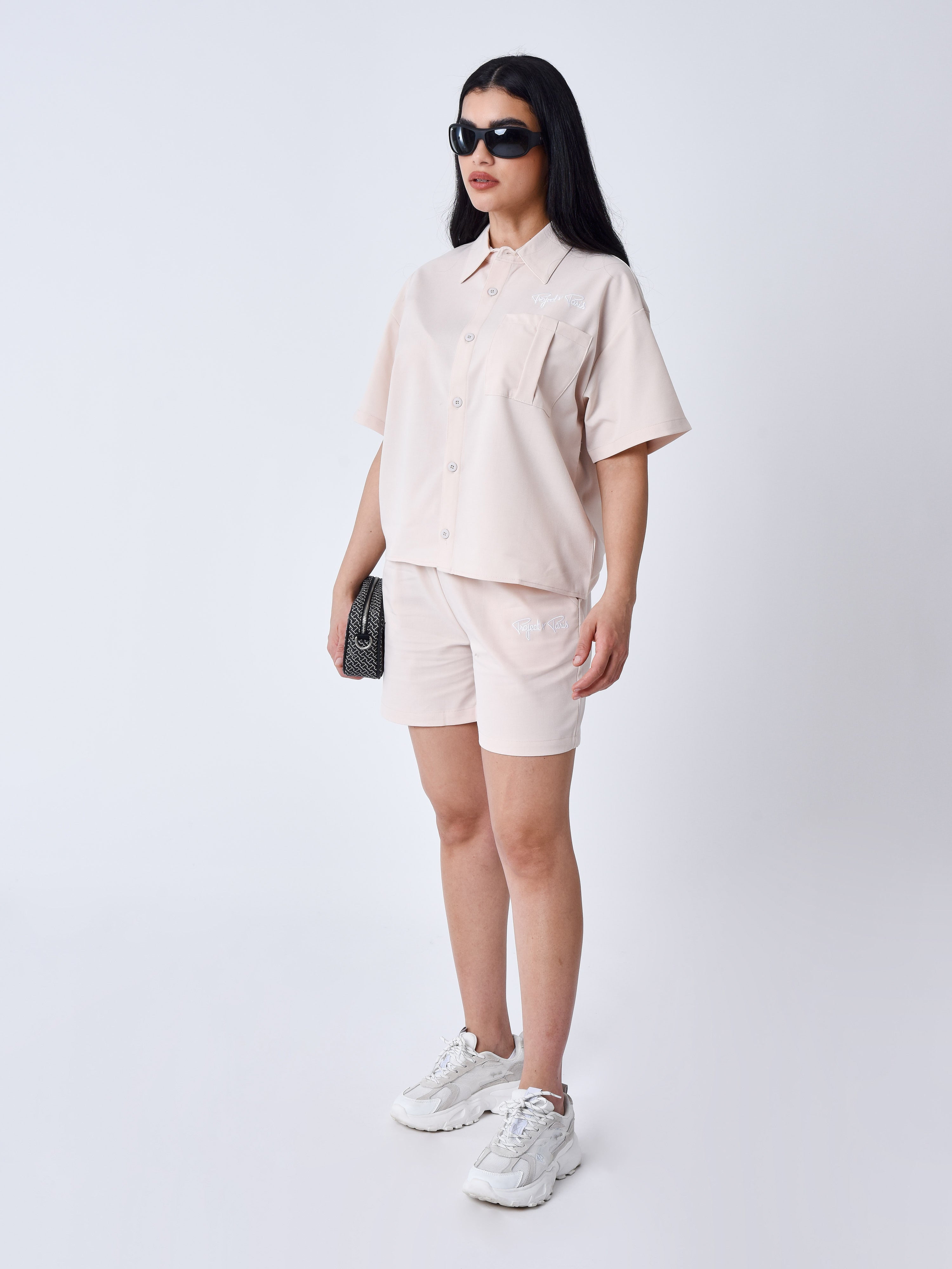 chemise-poche-poitrine-ivoire-modelshot