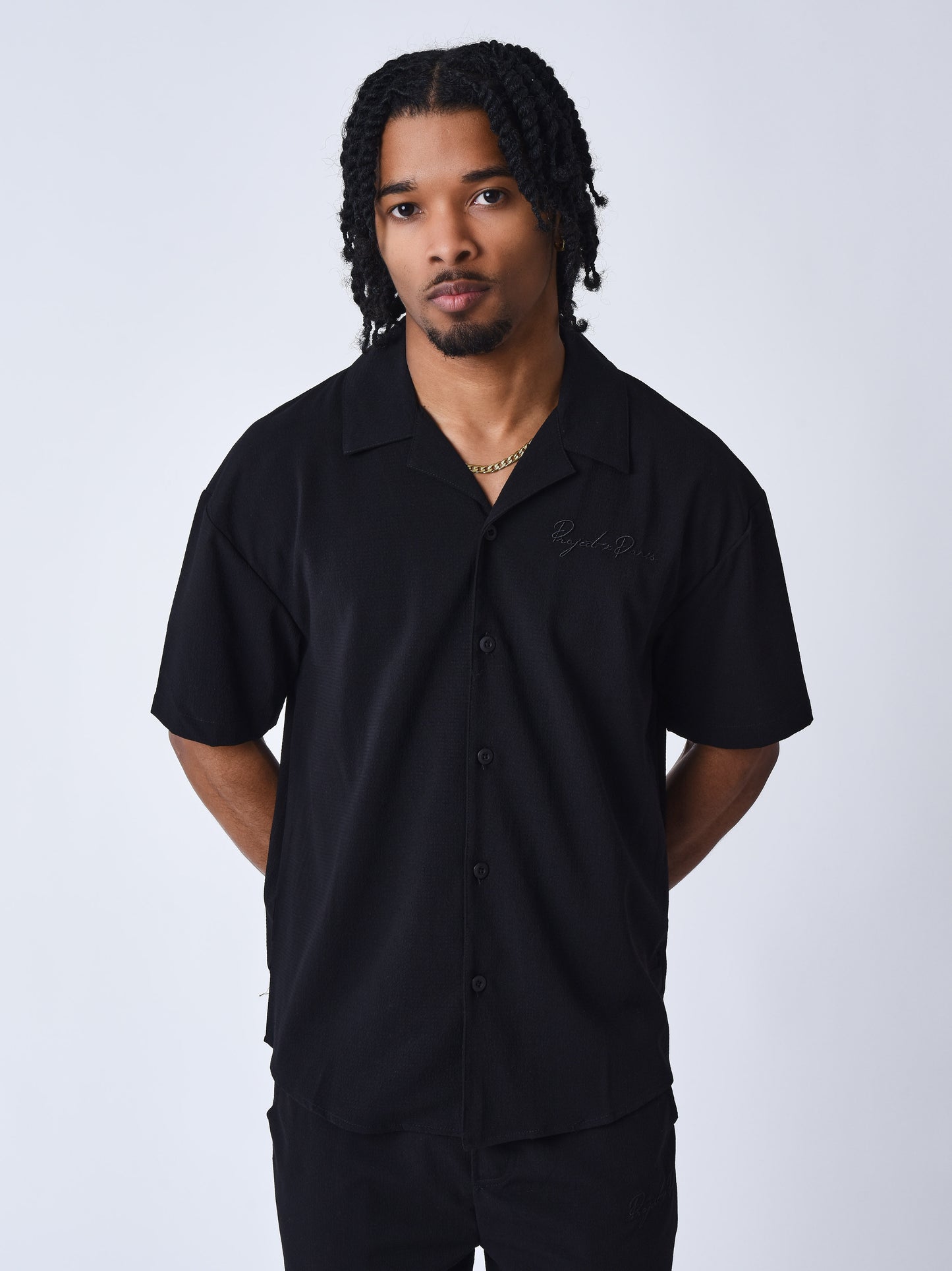 chemise-texture-brode-noir-modelshot