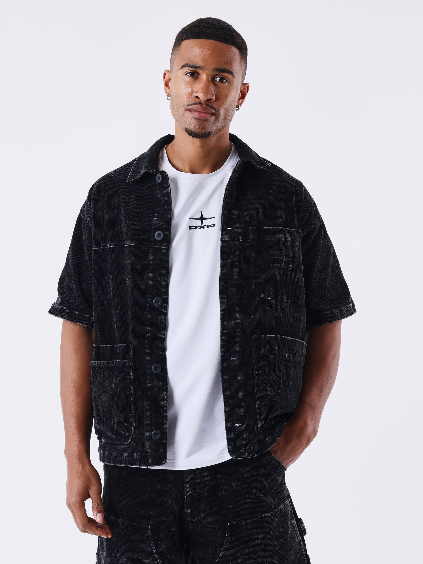 chemise-velours-cotele-noir