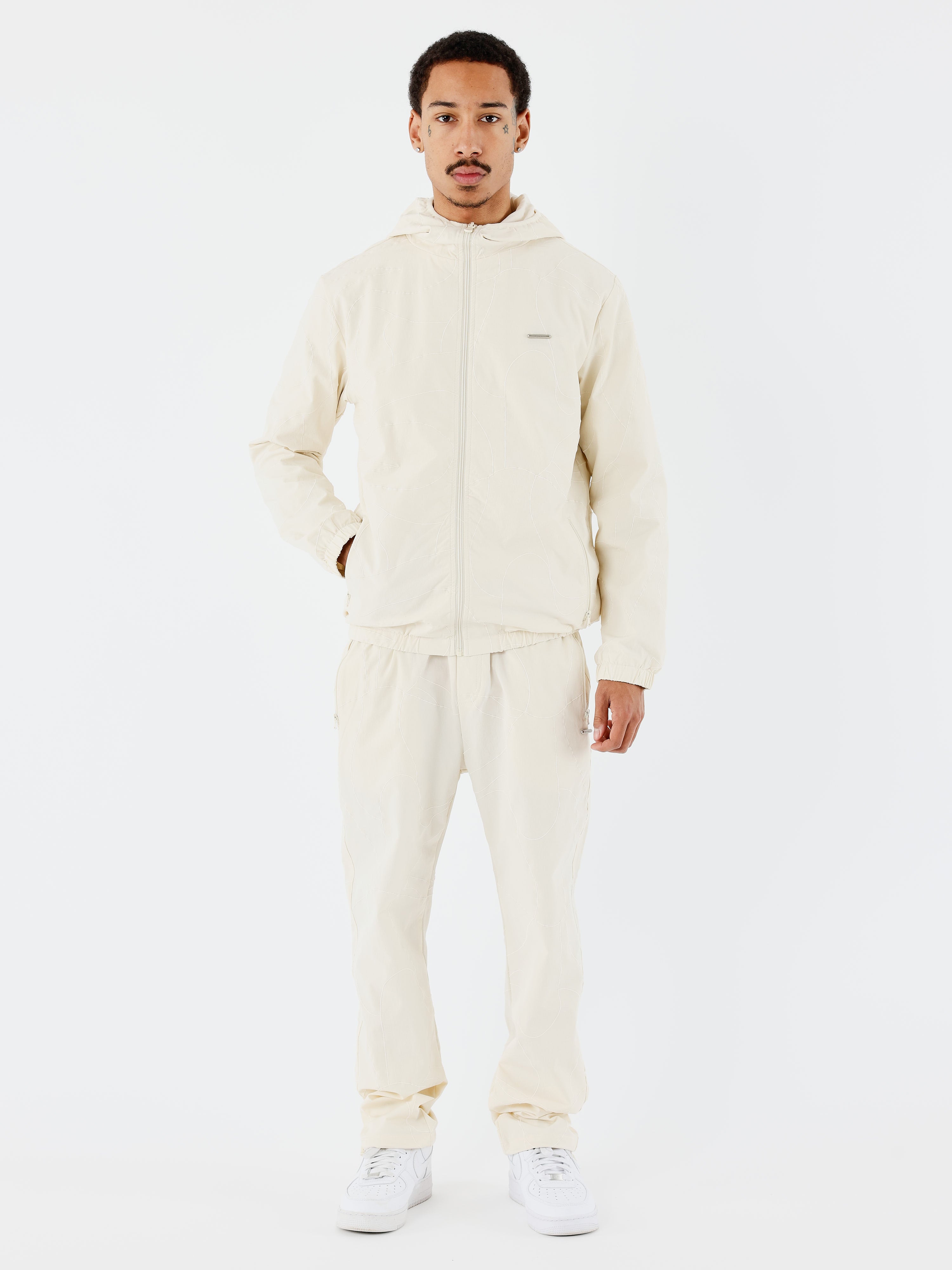 coupe-vent-a-details-brode-craie