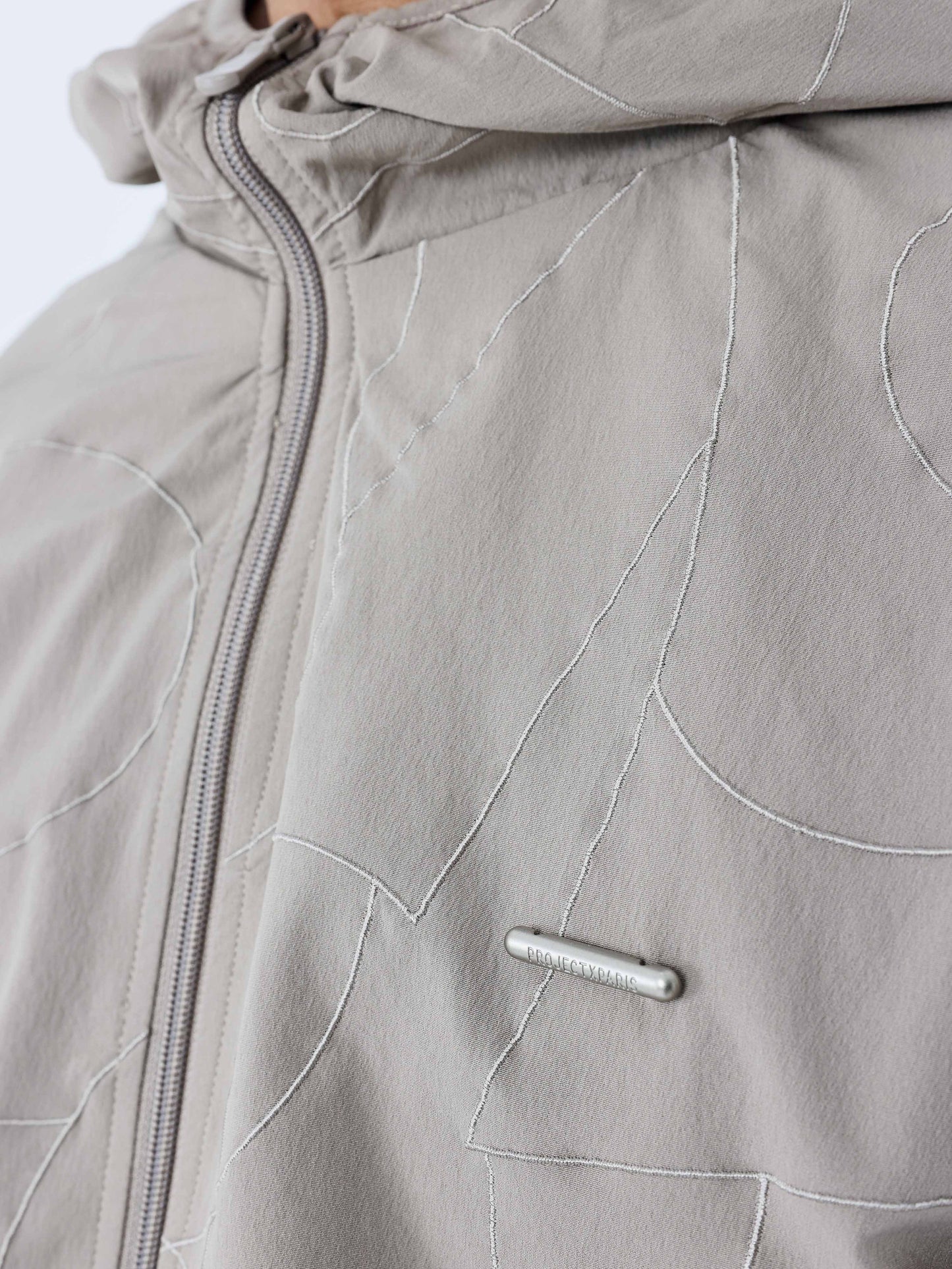 coupe-vent-a-details-brode-taupe