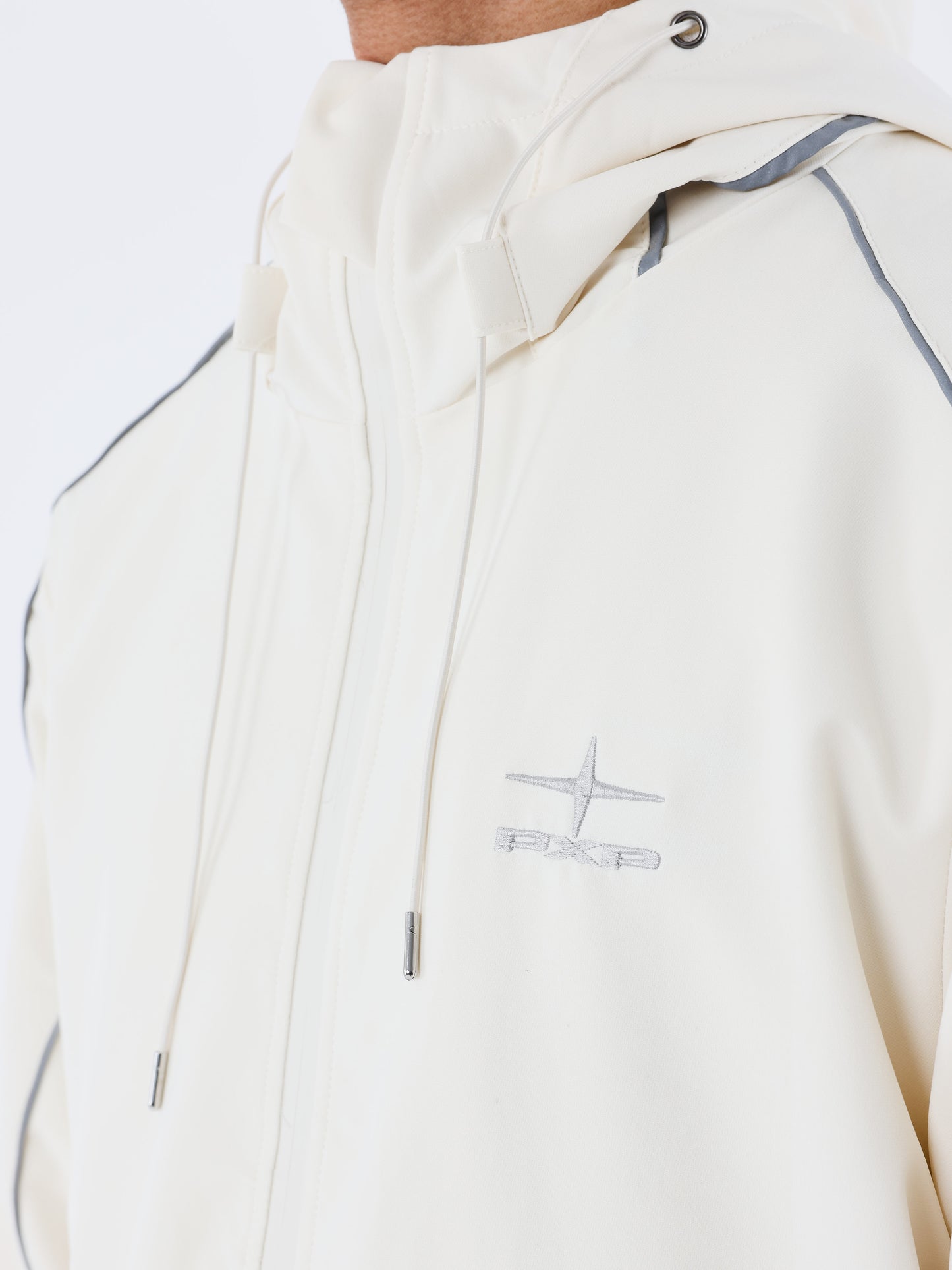 coupe-vent-a-details-reflechisant-craie