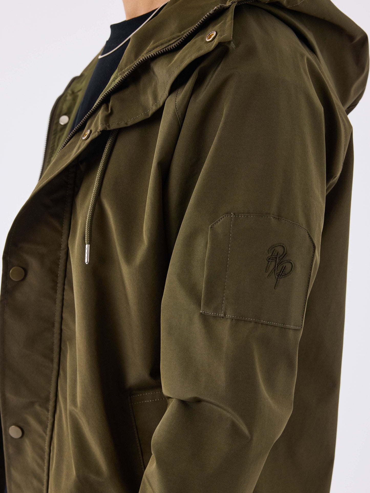 coupe-vent-long-olive-fonce