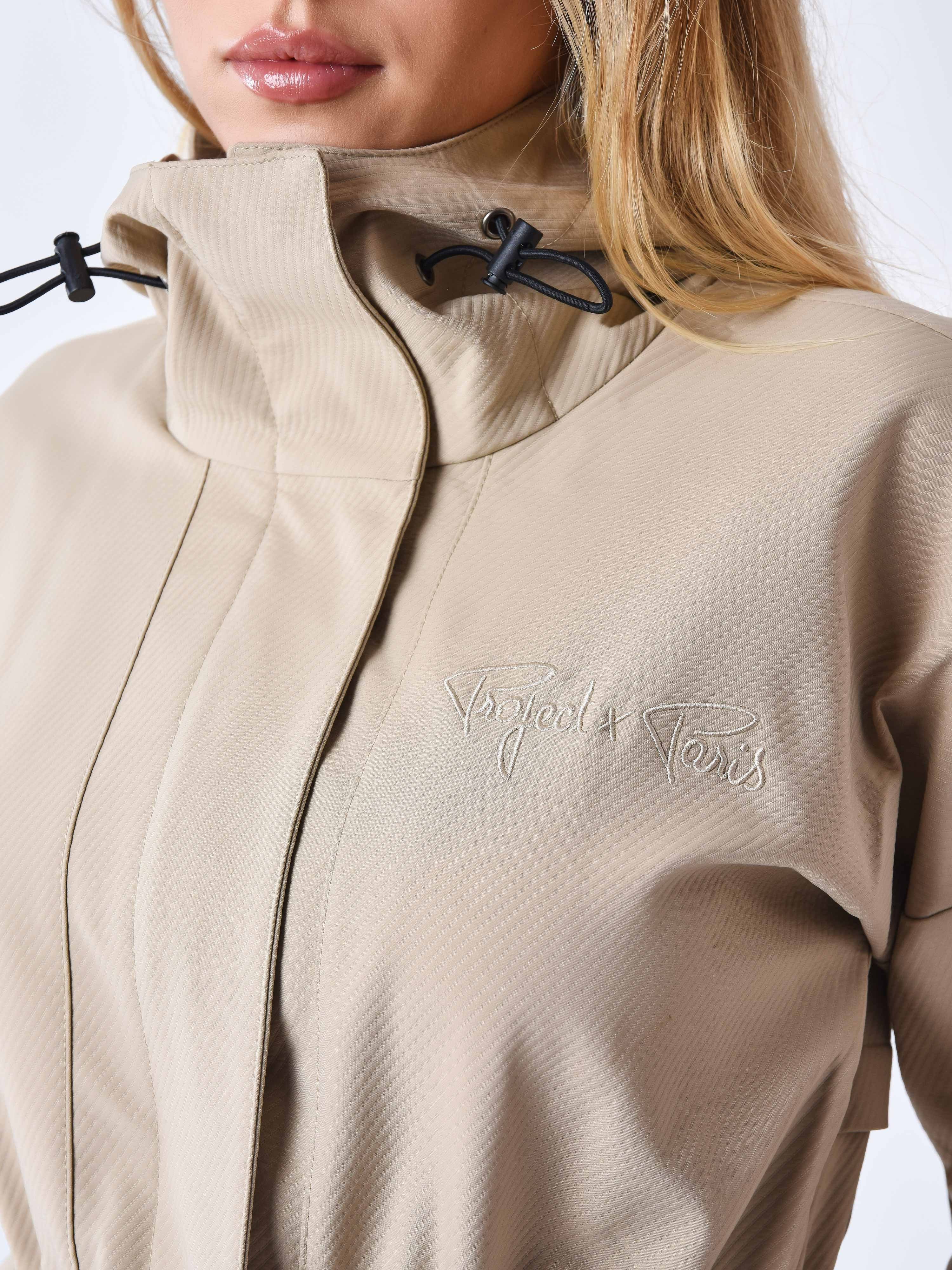 coupe-vent-longue-beige-modelshot