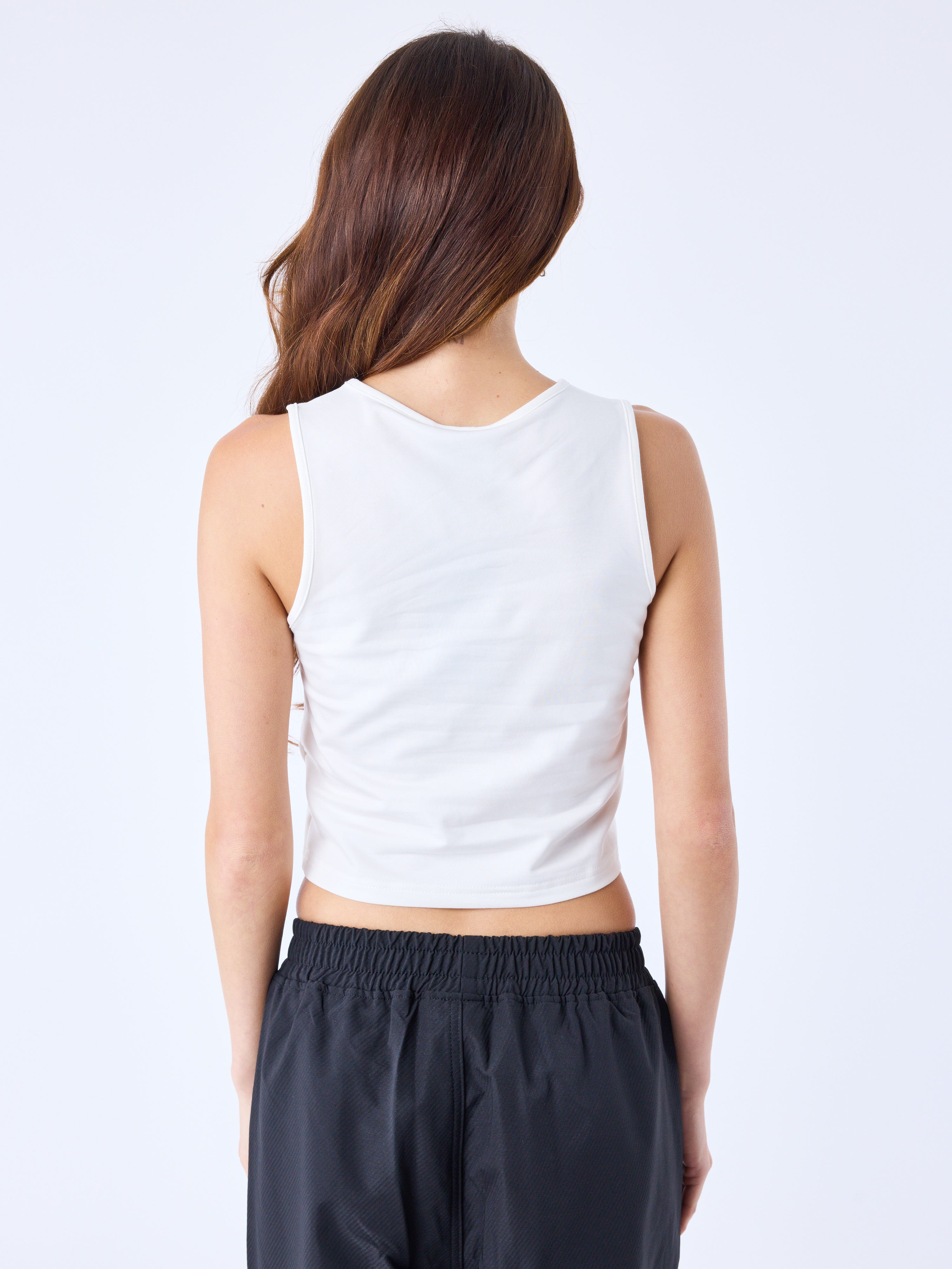 crop-top-debardeur-essentials-blanc-casse