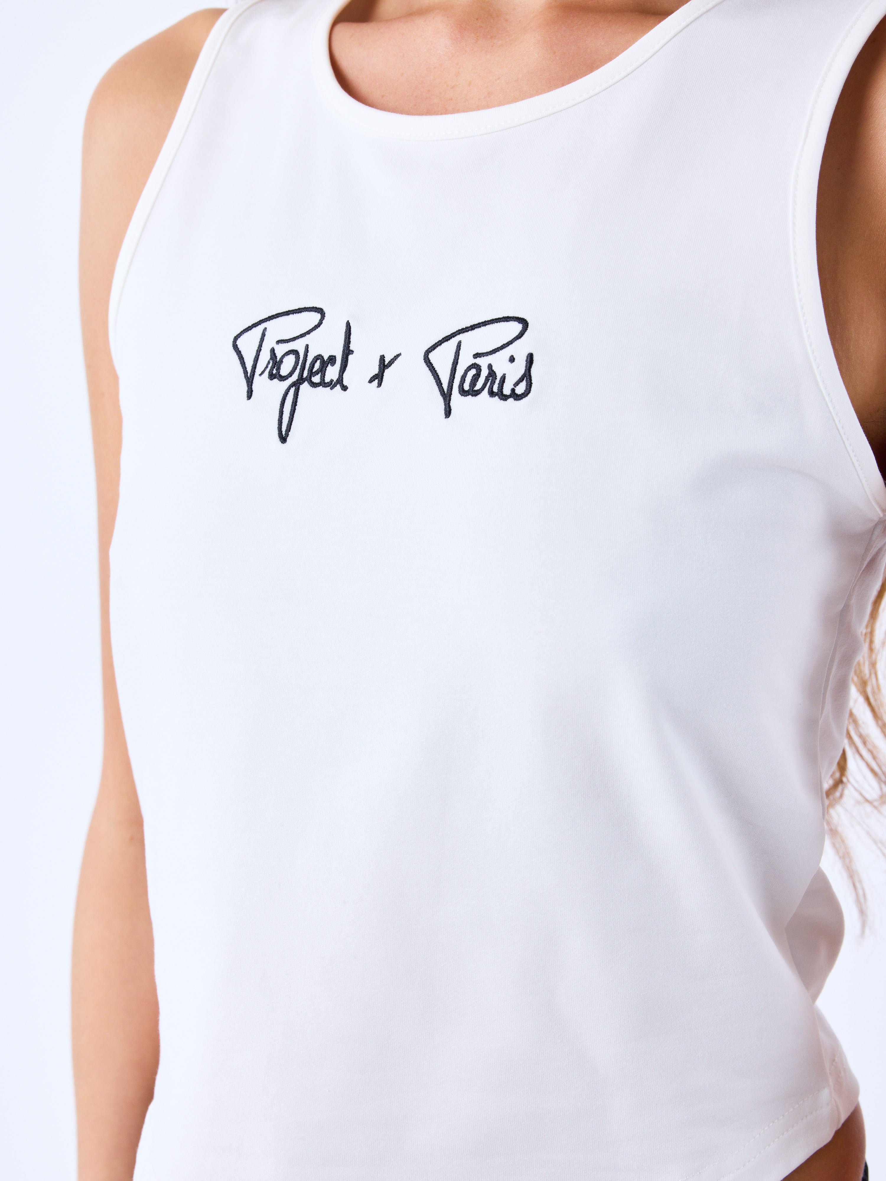 crop-top-debardeur-essentials-blanc-casse