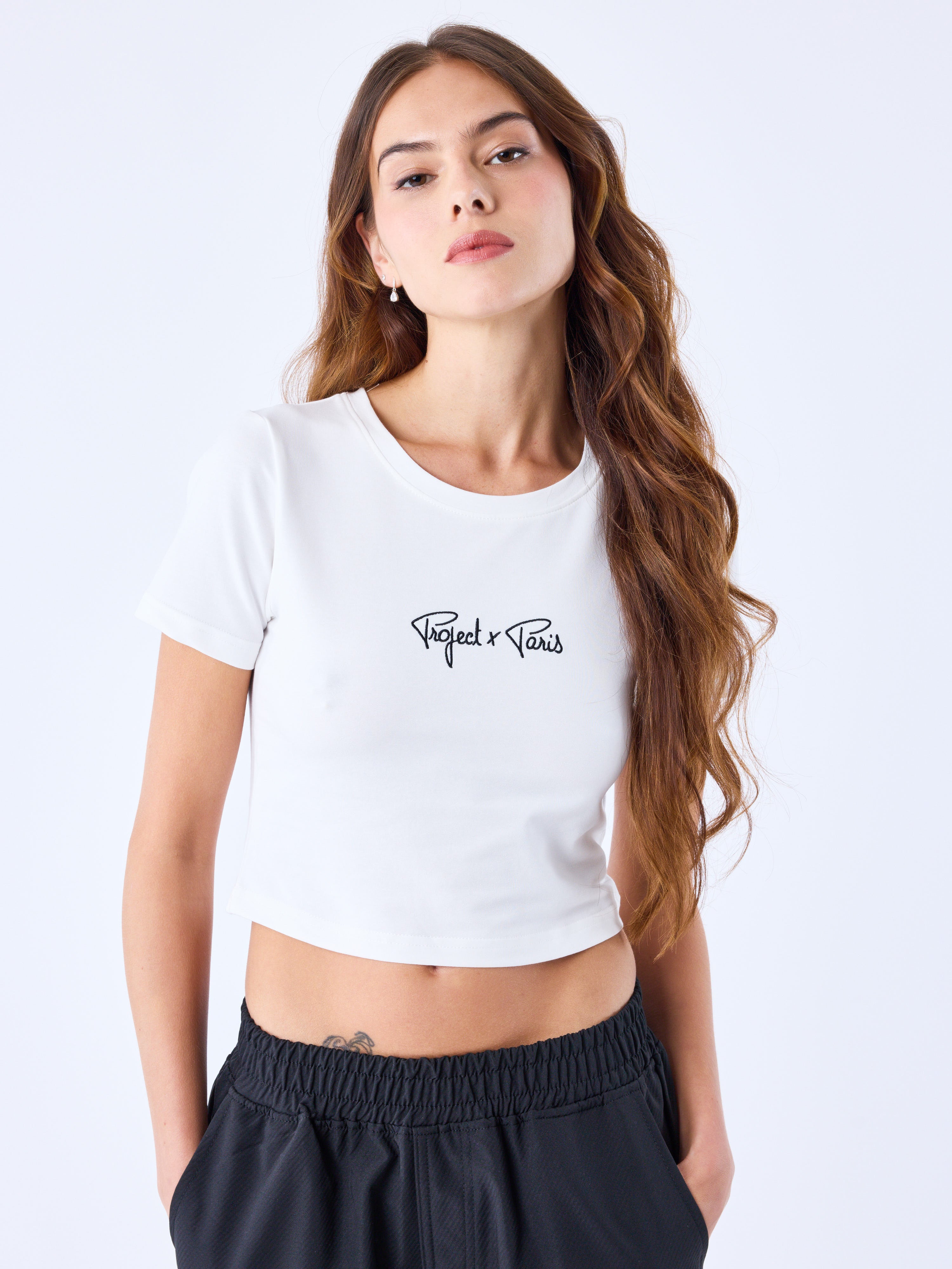 crop-top-essentials-blanc-casse