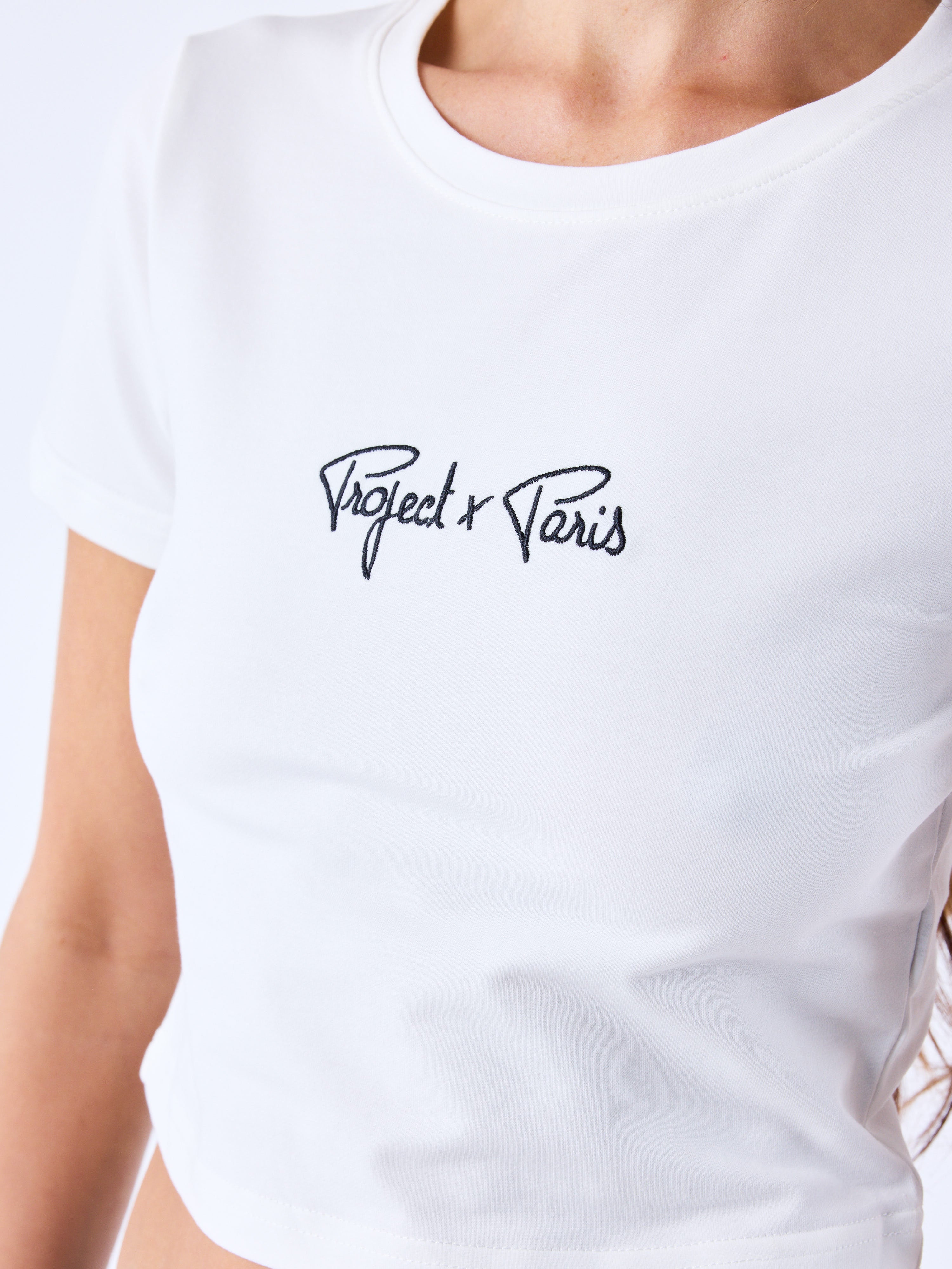 crop-top-essentials-blanc-casse