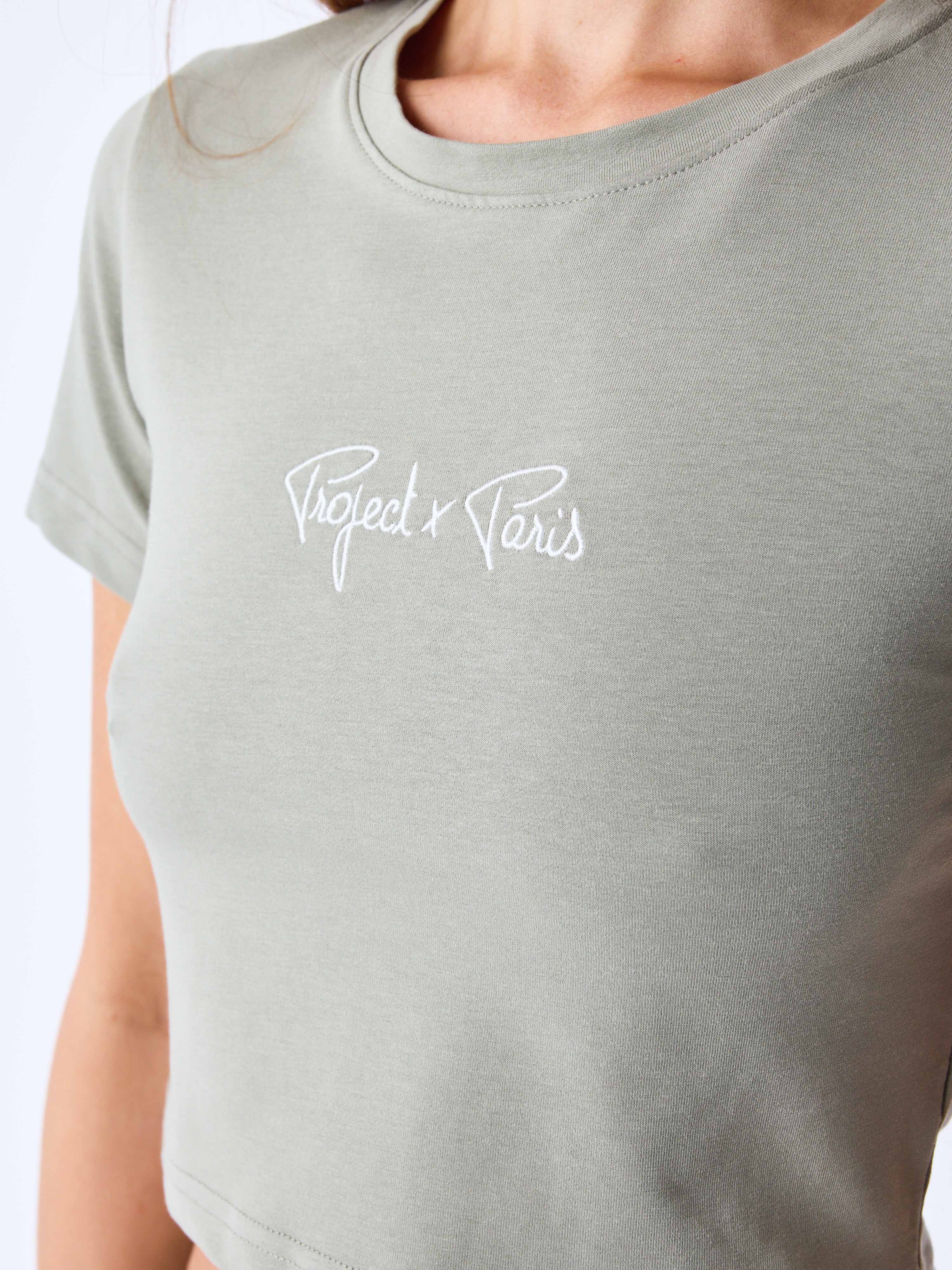 crop-top-essentials-olive-detailshot