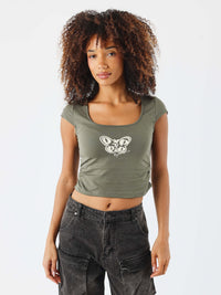 crop-top-papillon-olive-fonce-modelshot