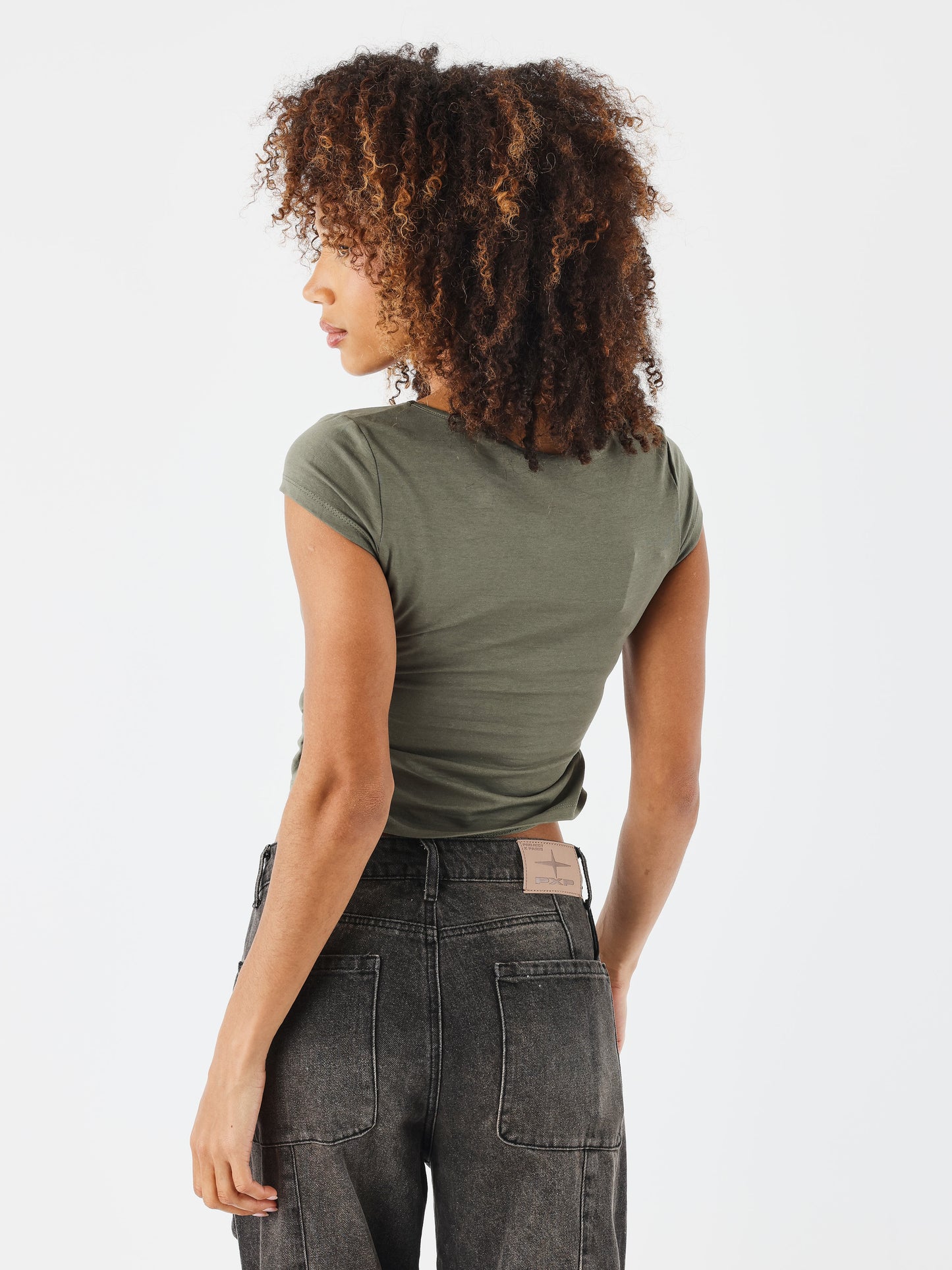 crop-top-papillon-olive-fonce-modelshot