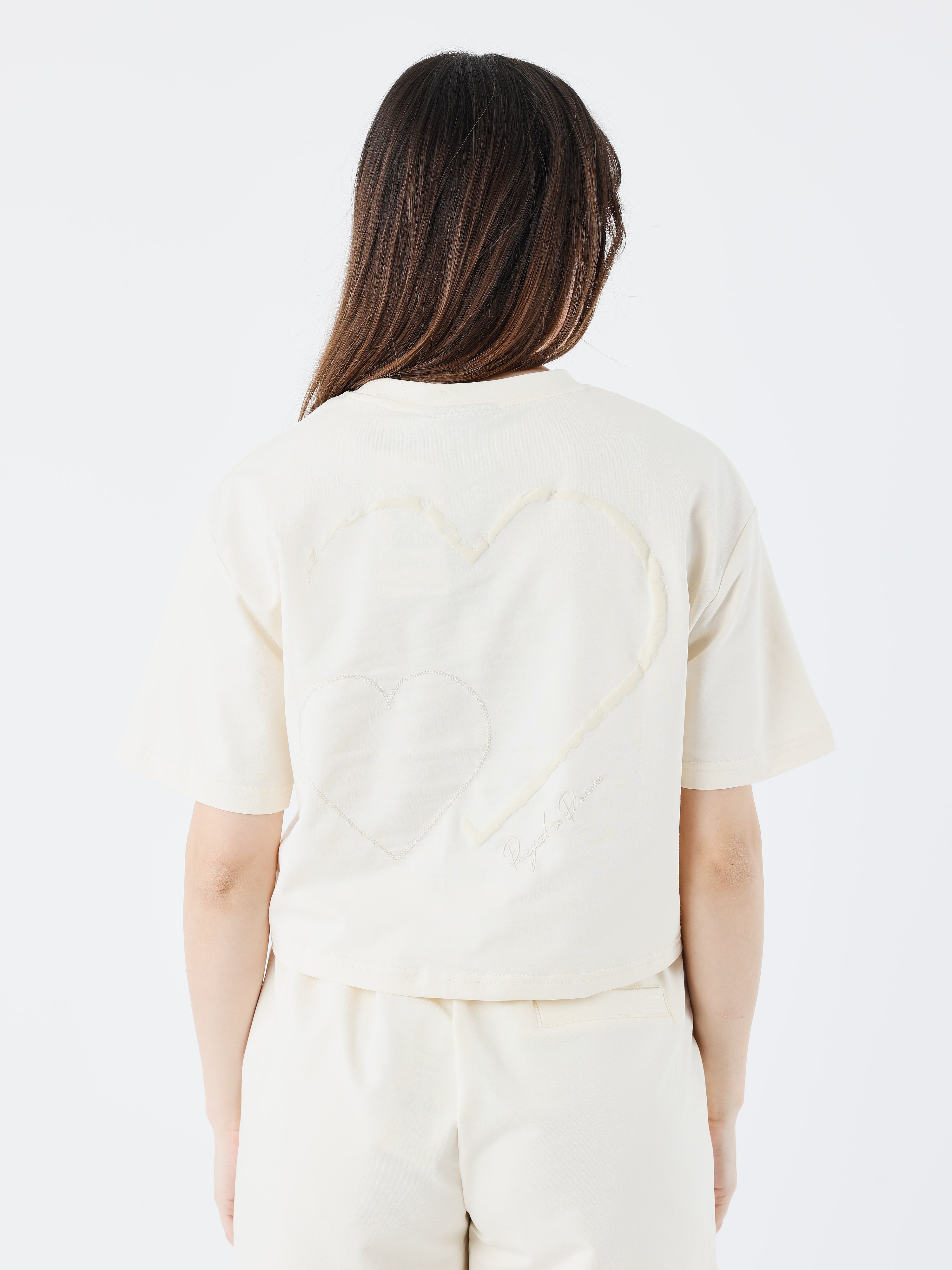 crop-top-tee-wicker-heart-craie-modelshot