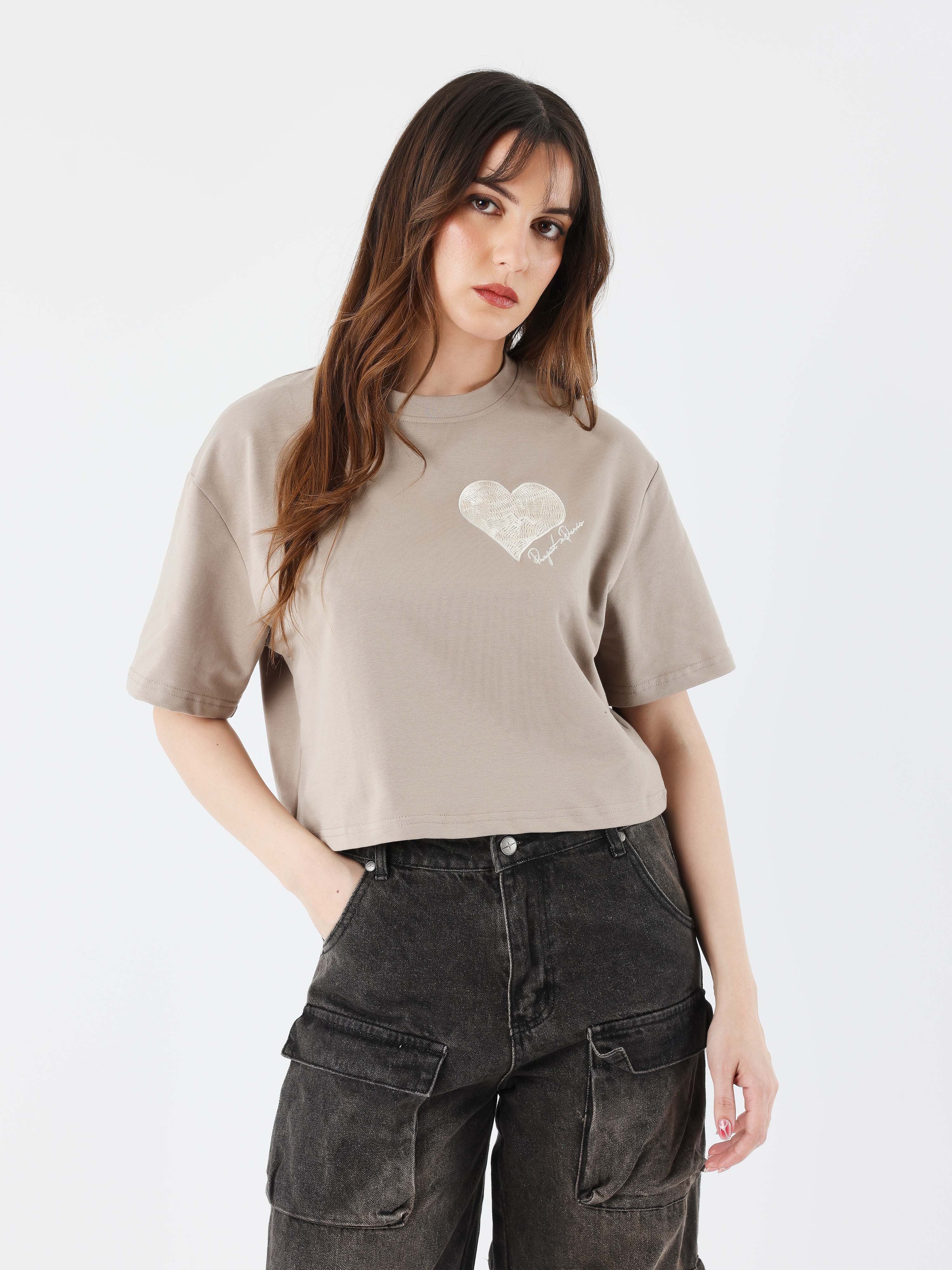 crop-top-tee-wicker-heart-taupe