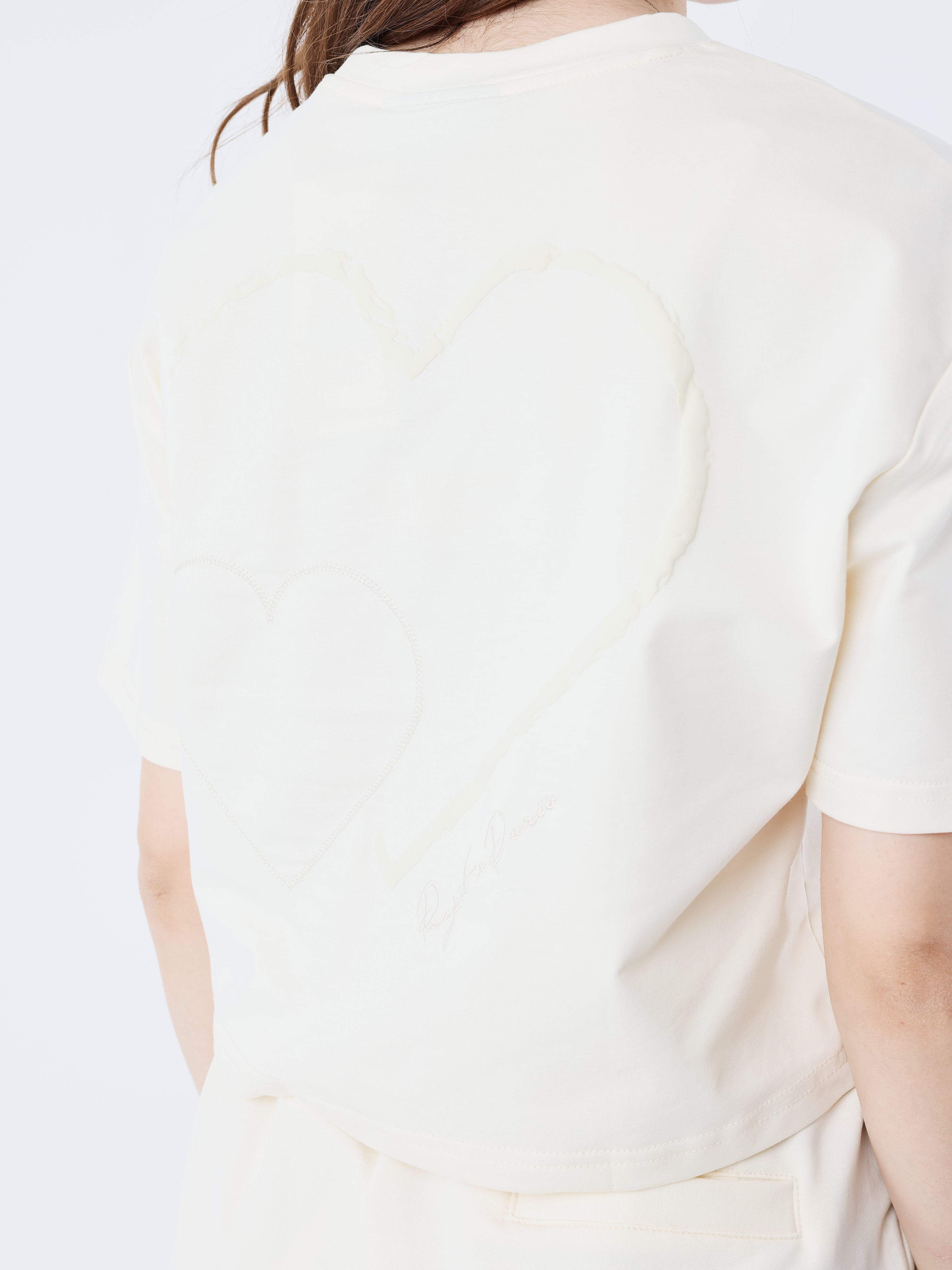 crop-top-tee-wicker-heart-craie-modelshot