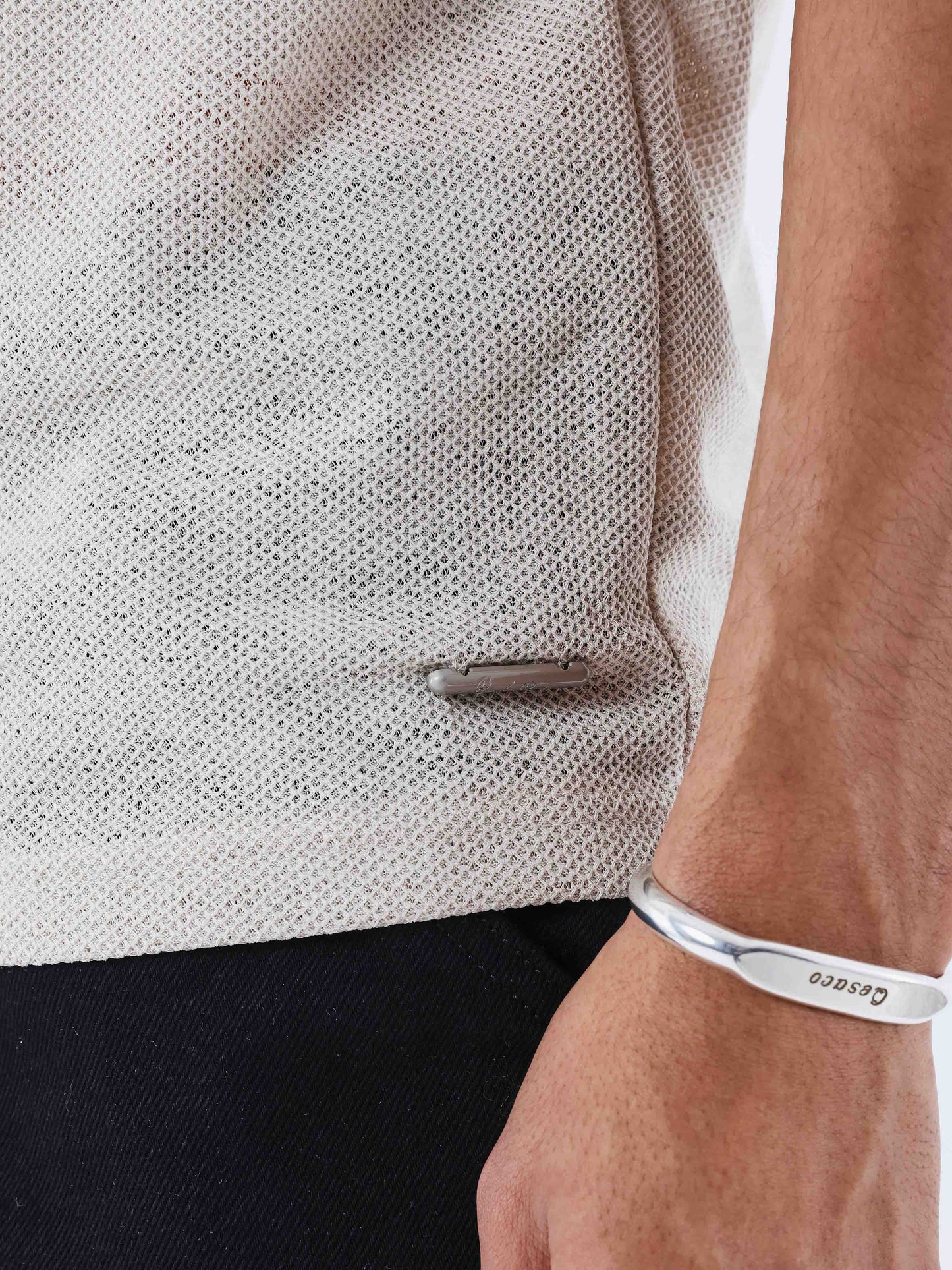 debardeur-leger-en-maille-greige