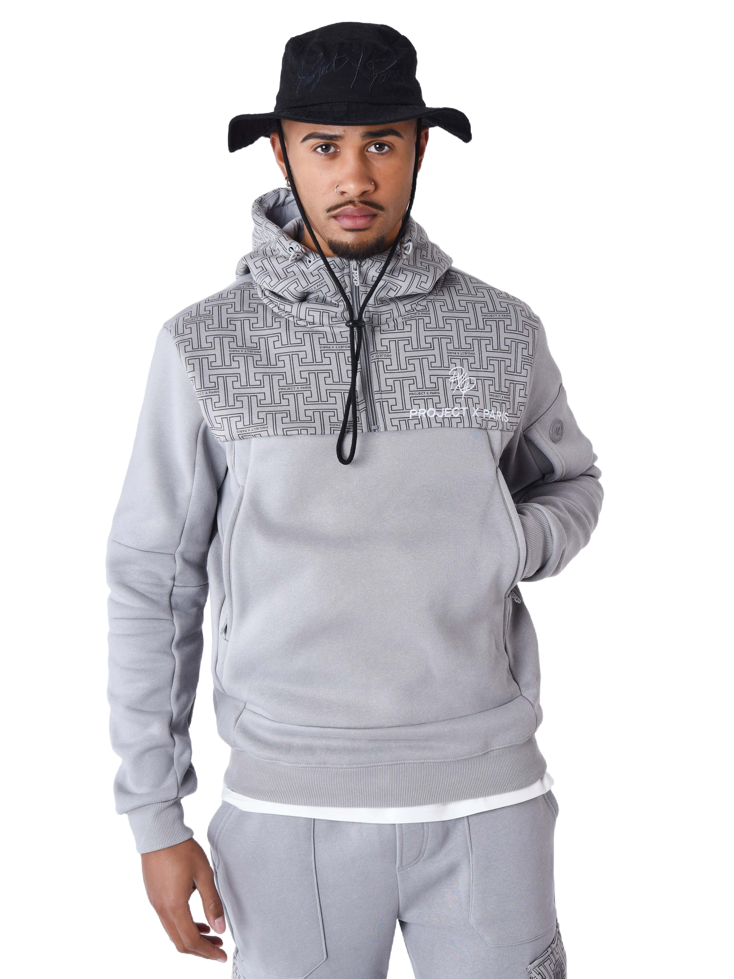 sweat-a-capuche-imprime-monogramme-gris-clair-modelshot