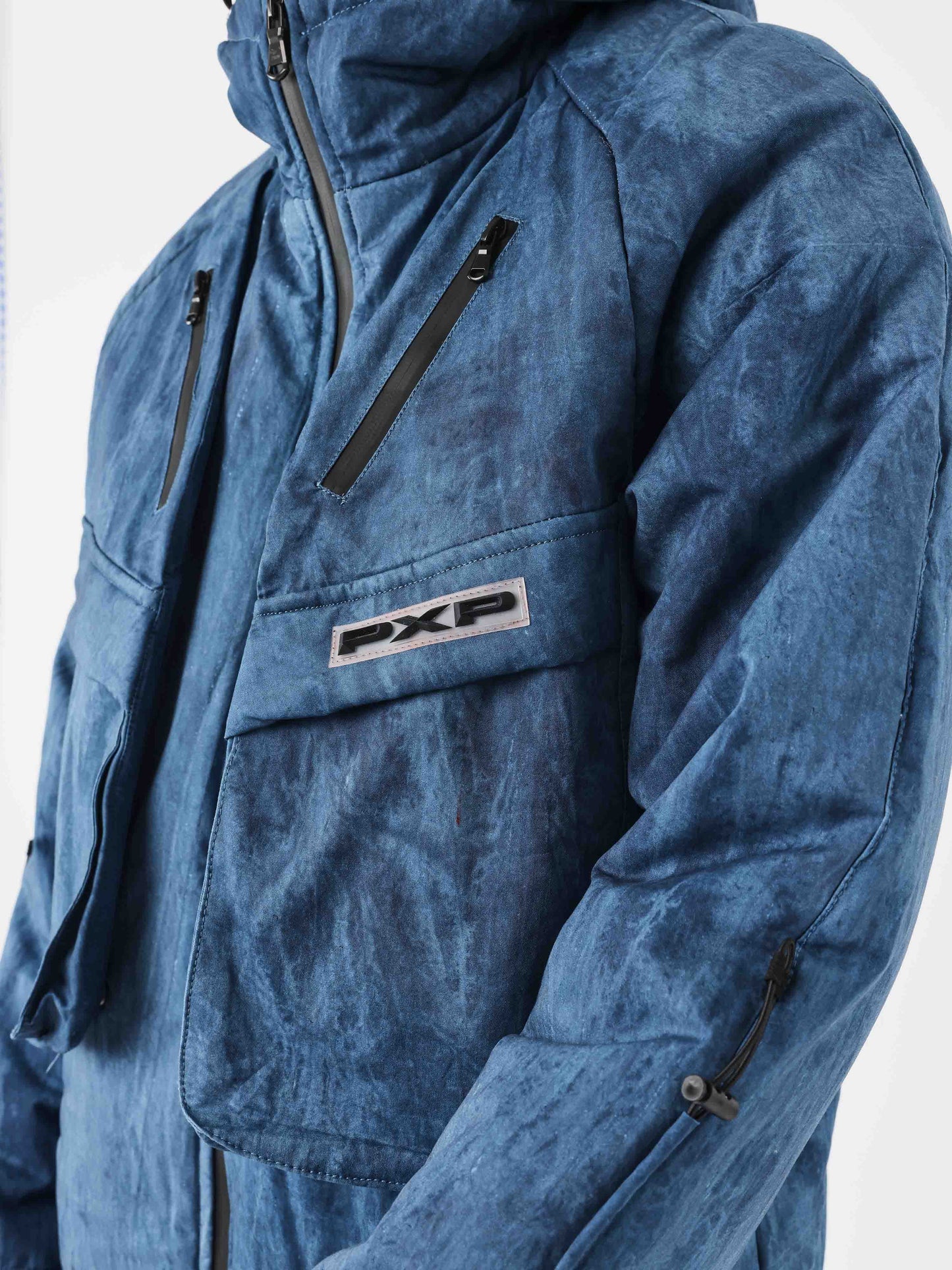 doudoune-en-matiere-technique-bleu