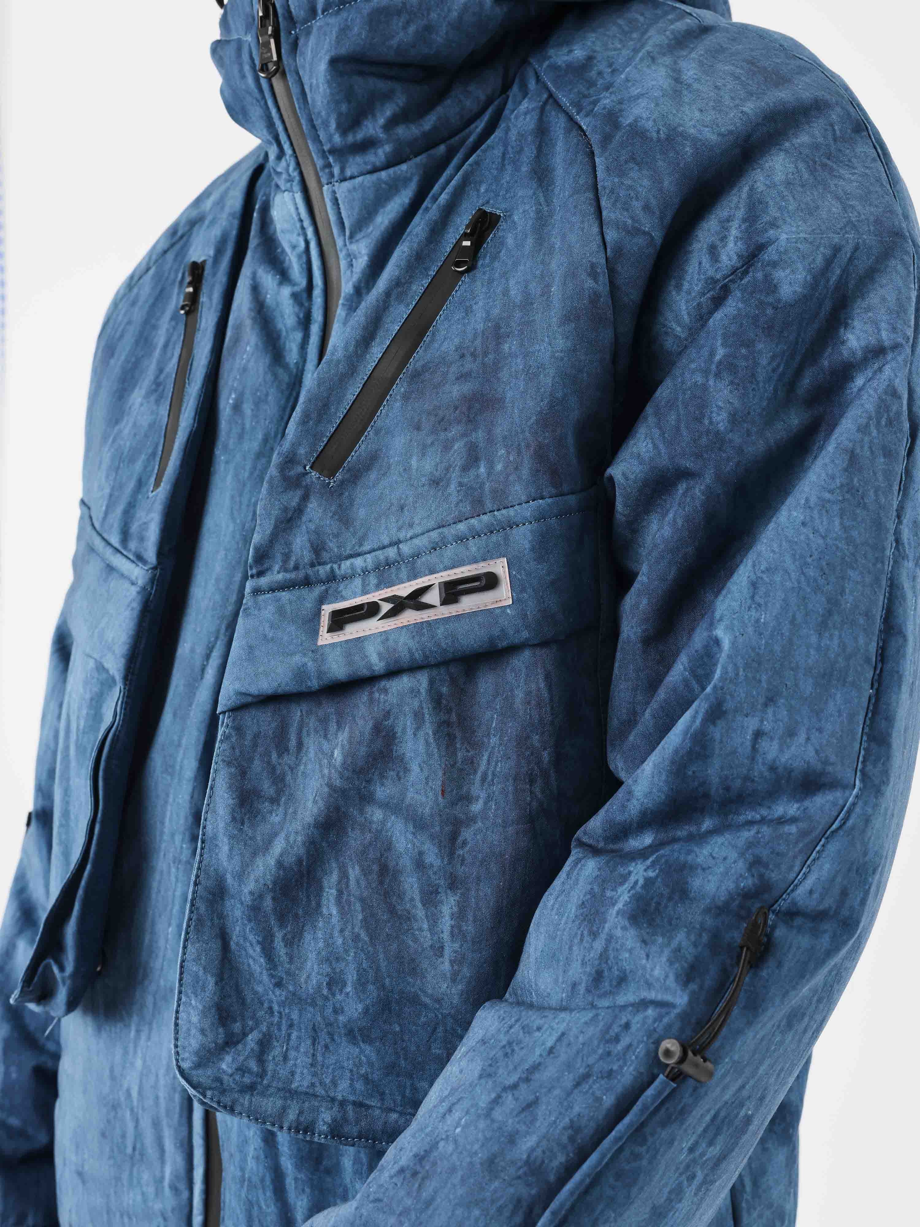 doudoune-en-matiere-technique-bleu