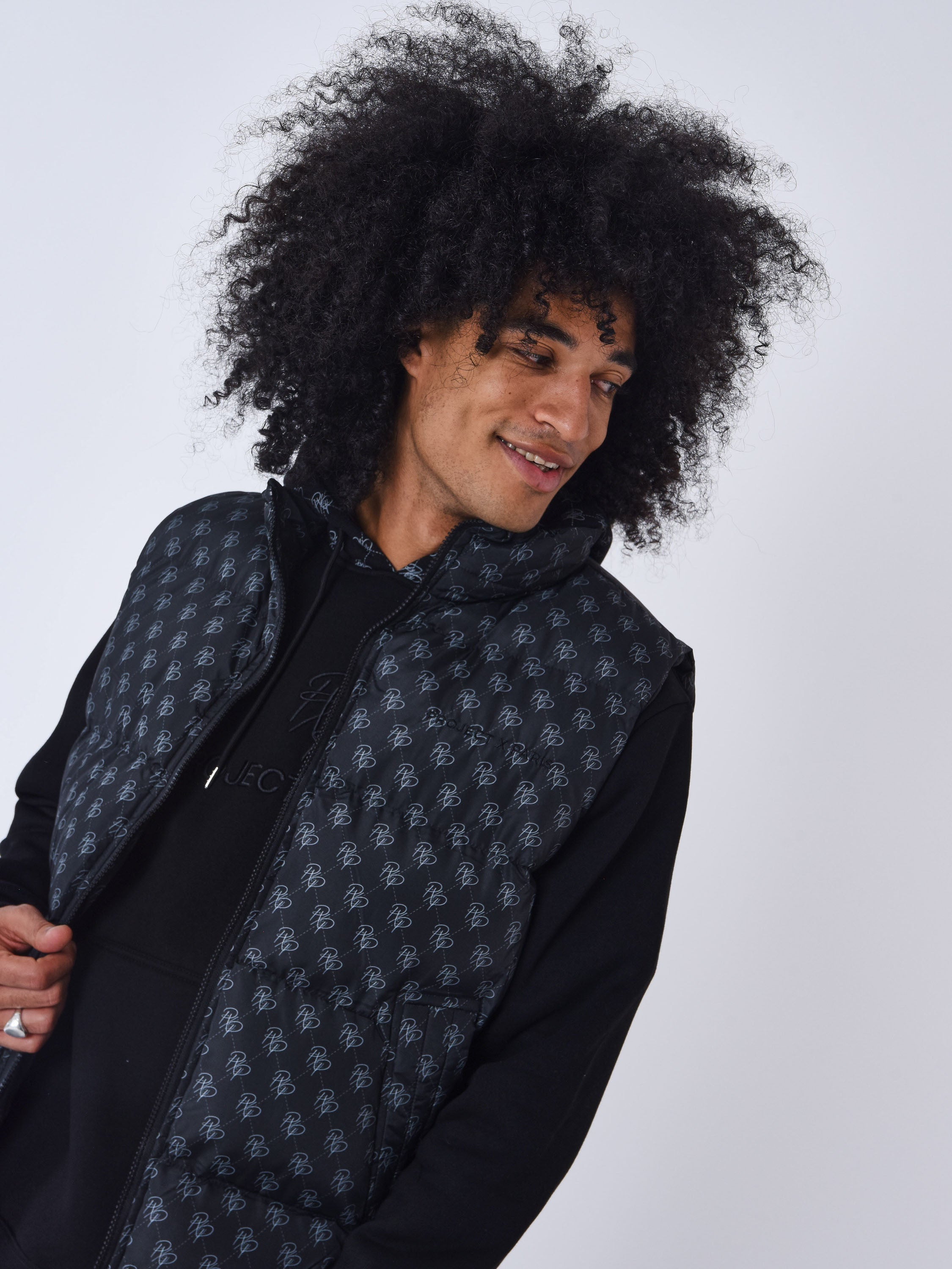 doudoune-sans-manches-all-over-monogramme-noir