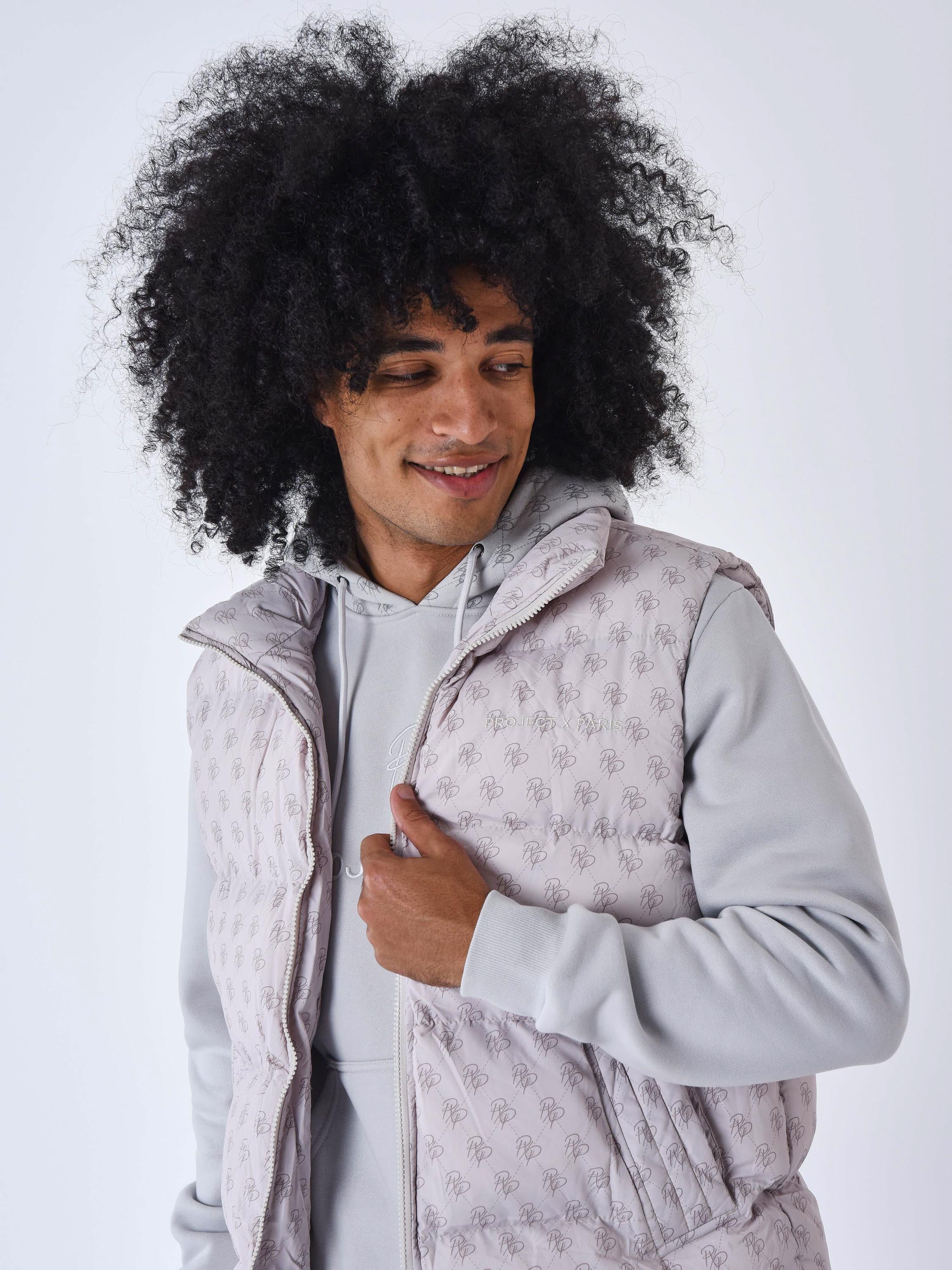 doudoune-sans-manches-all-over-monogramme-greige