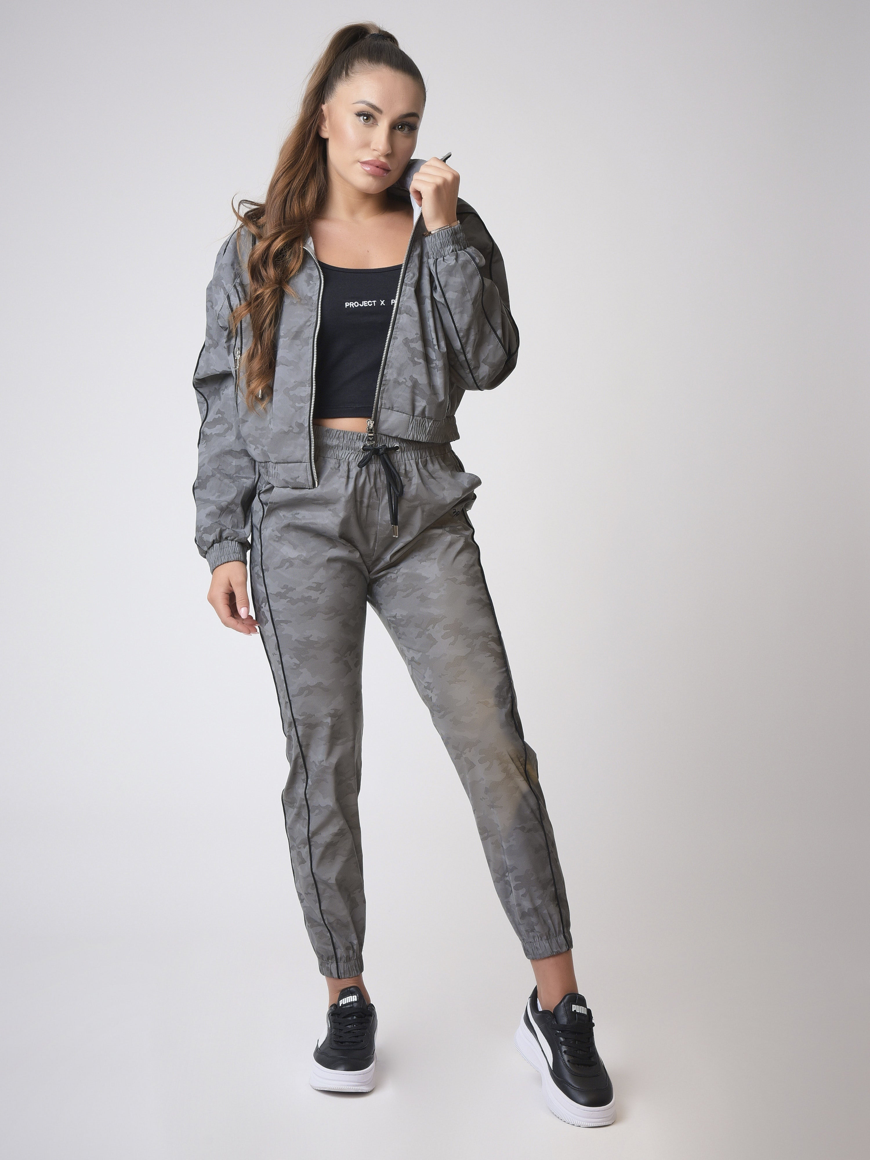 Reflective jogging bottoms with 