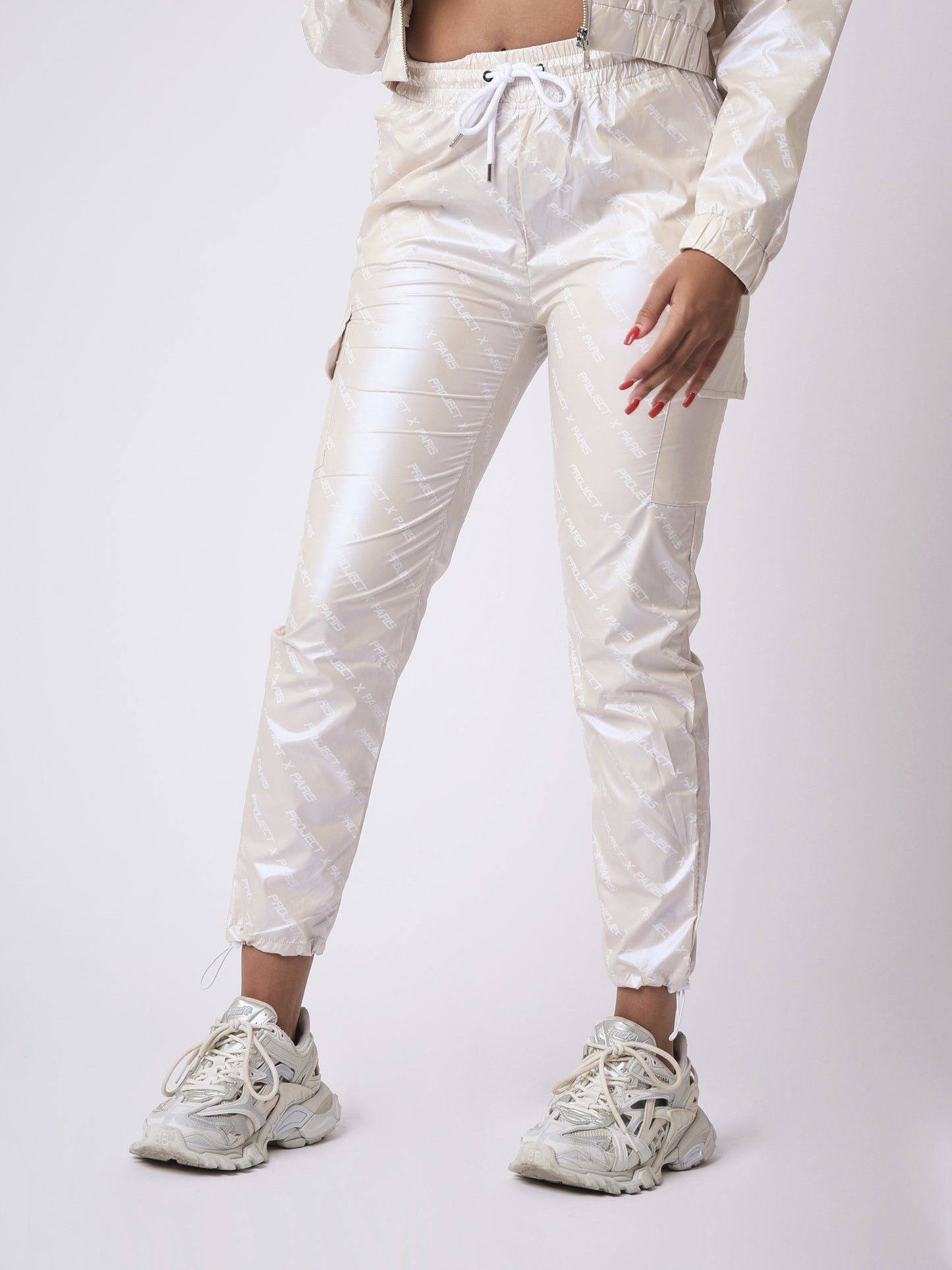 f204090-beige-modelshot