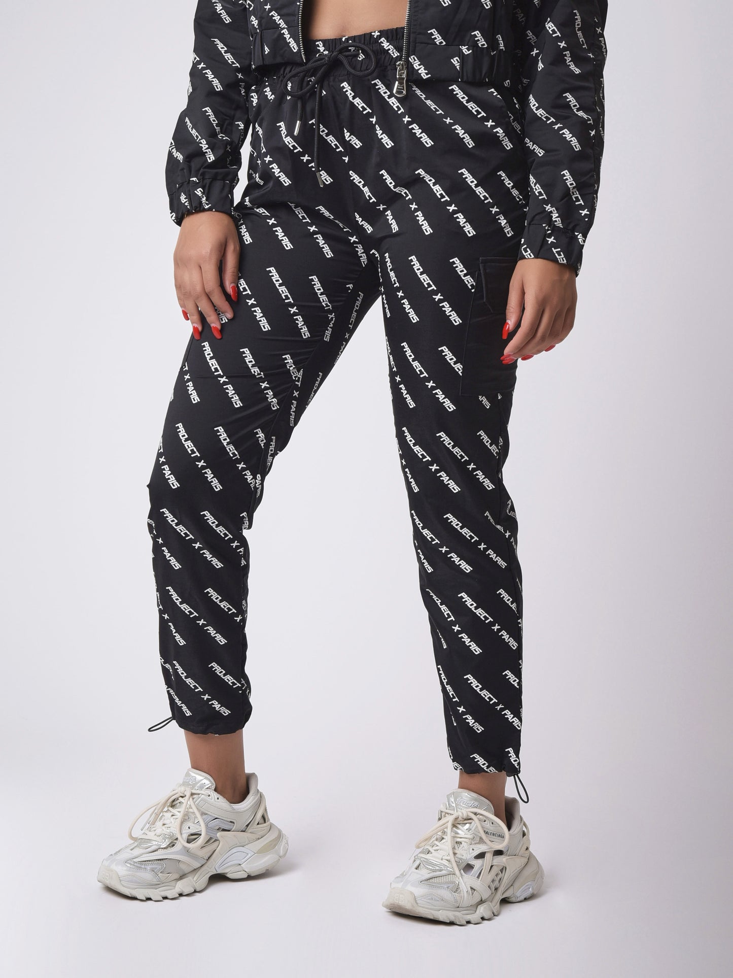 f204090-noir-modelshot
