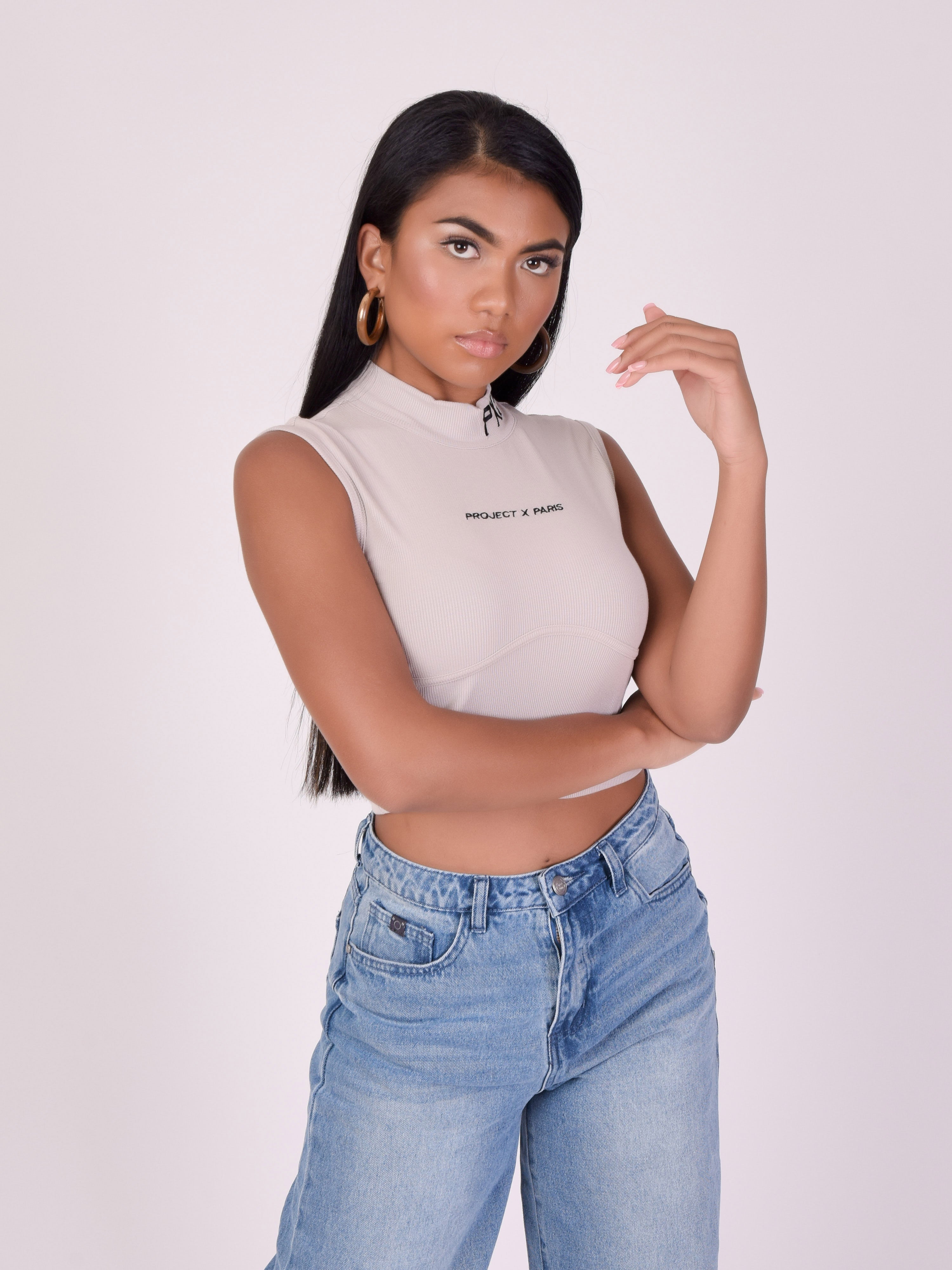 f211091-beige-modelshot