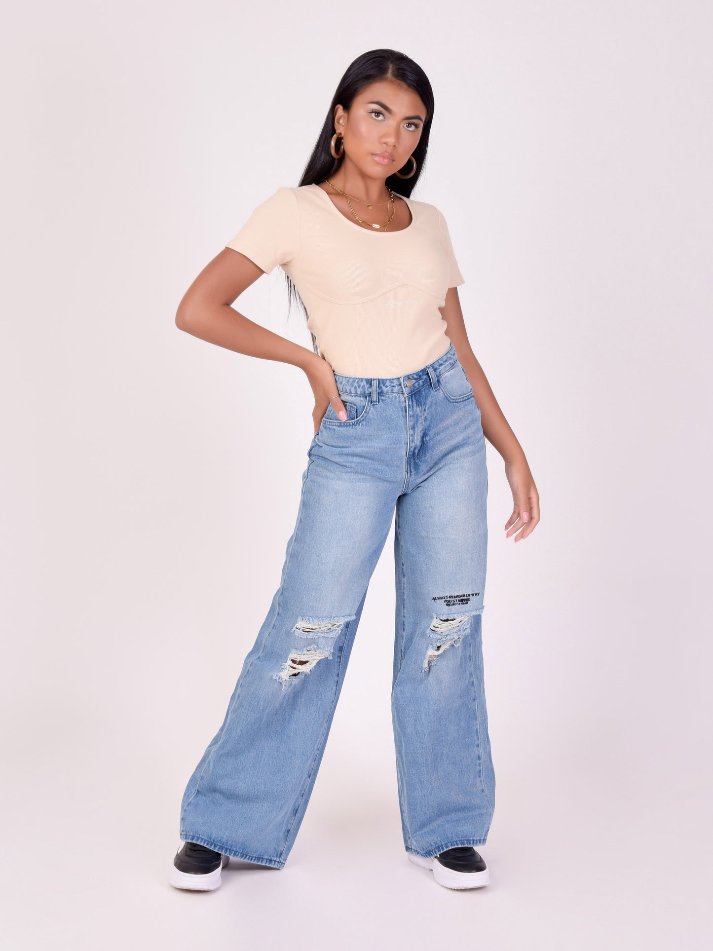 f211117-beige-modelshot