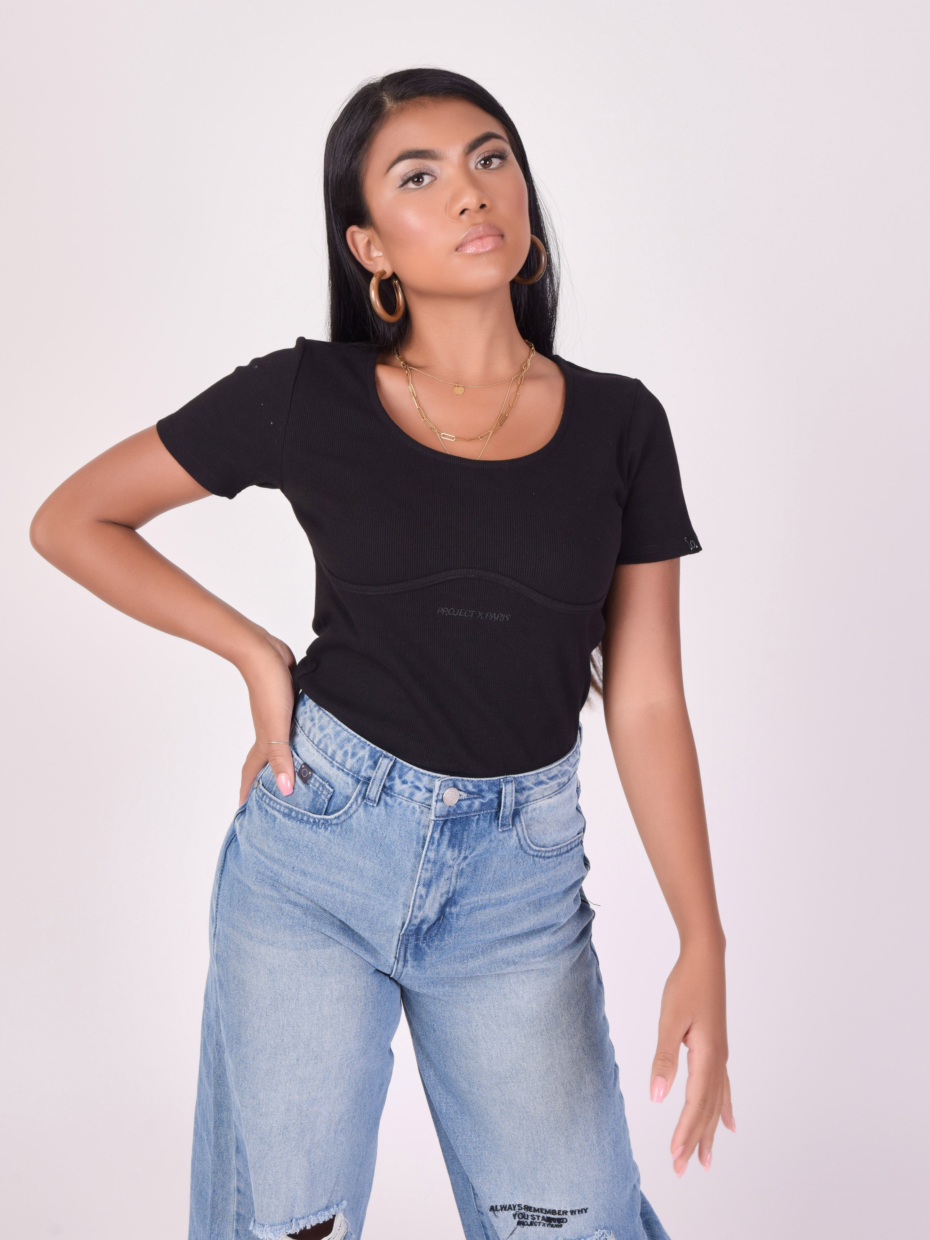 f211117-noir-modelshot