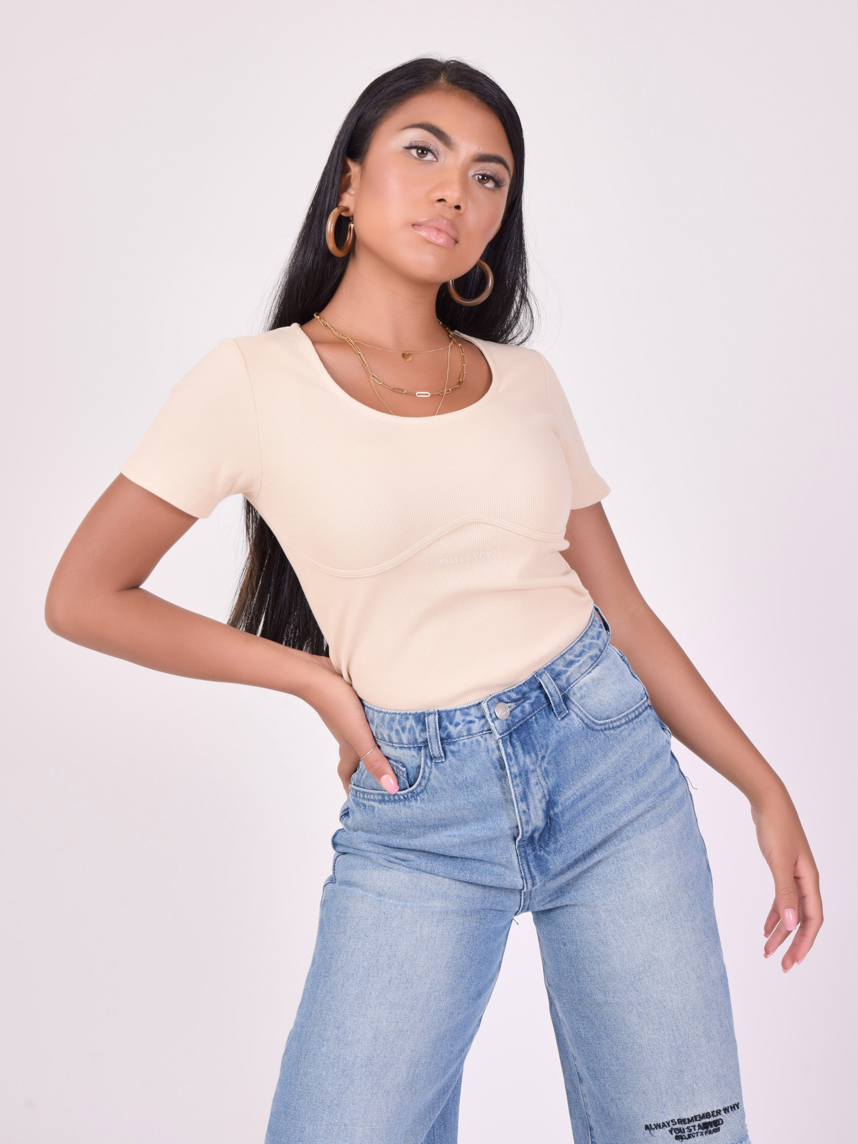 f211117-beige-modelshot
