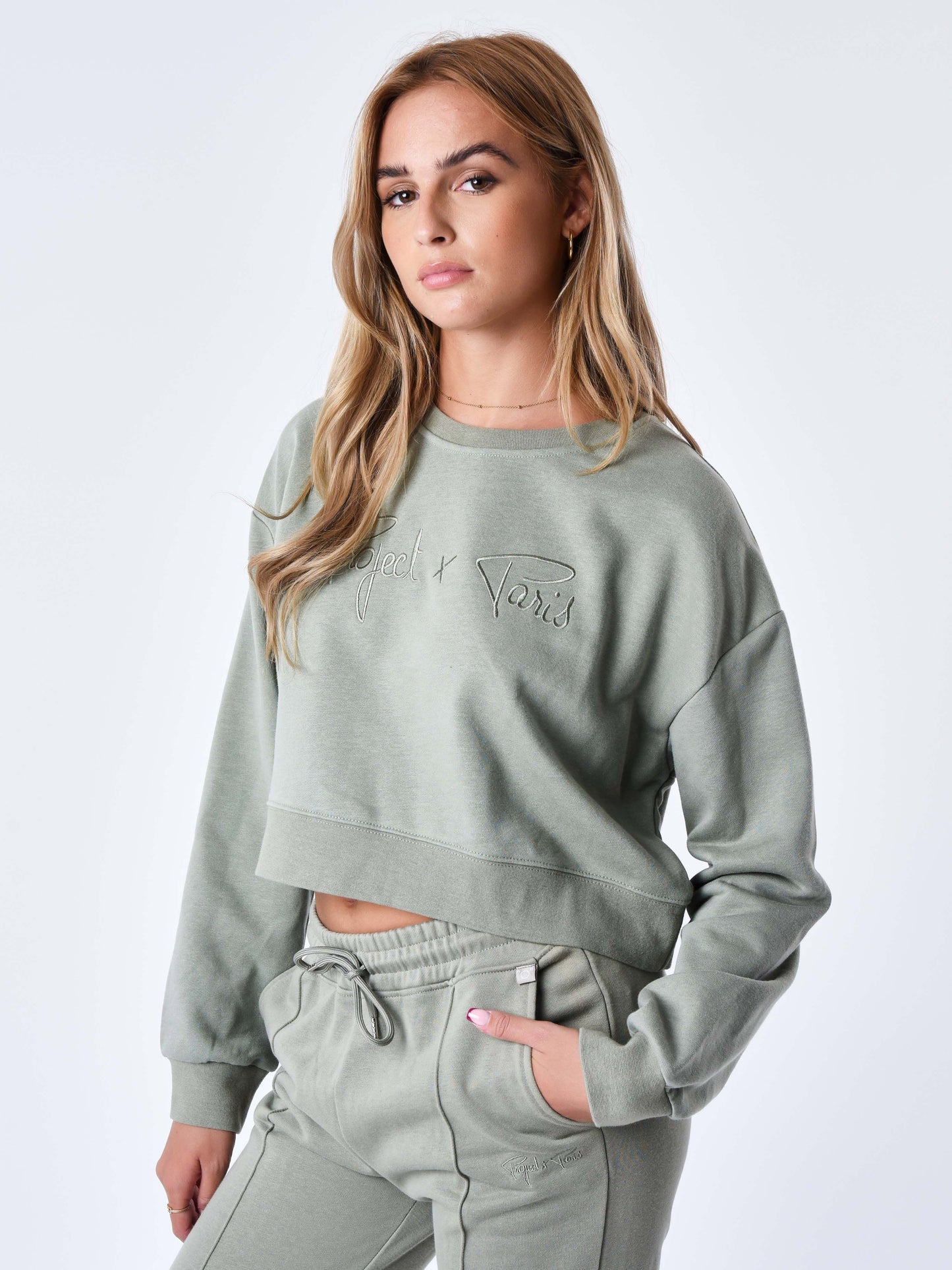 f212103-kaki