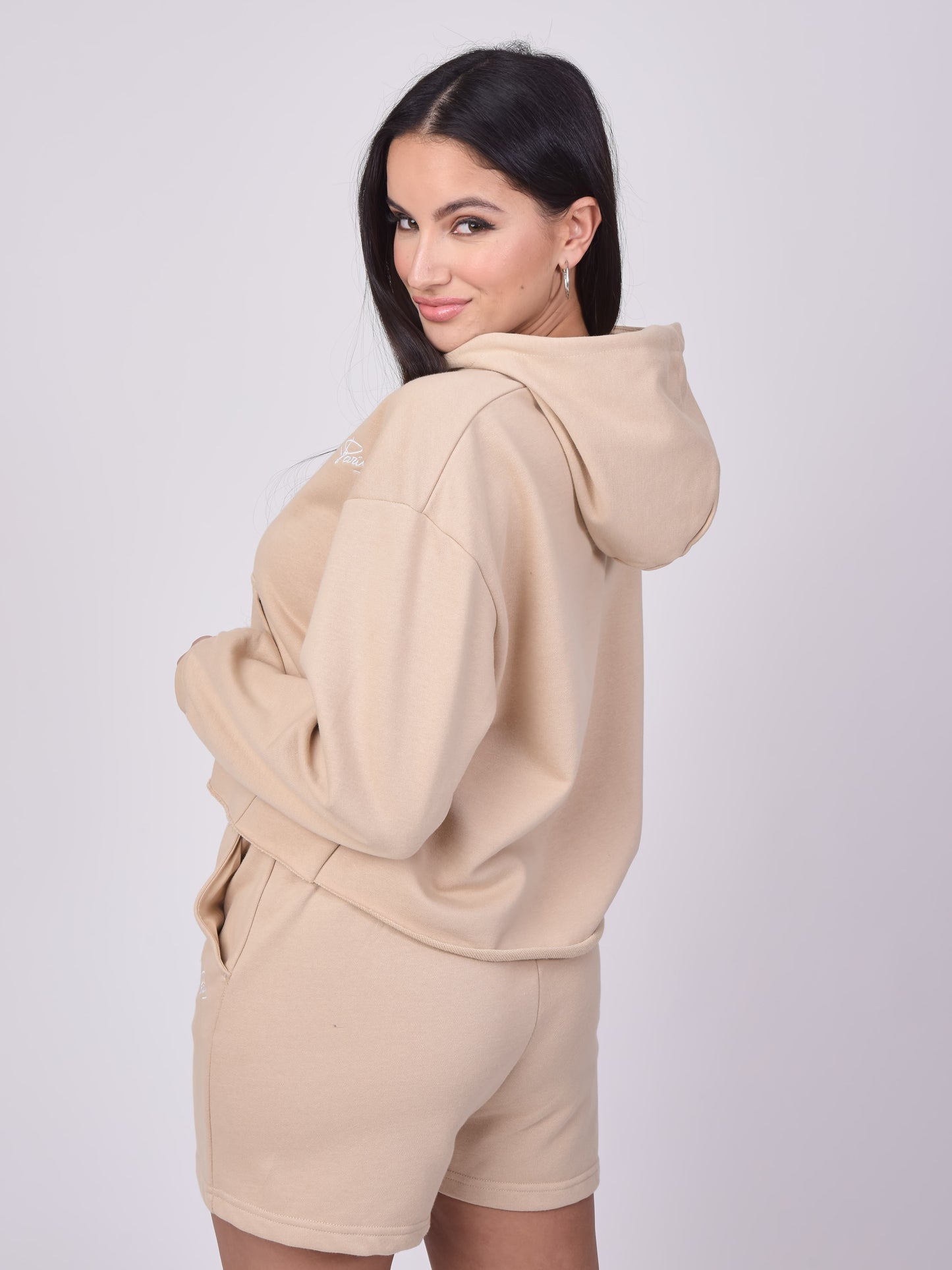 f212133-beige-modelshot